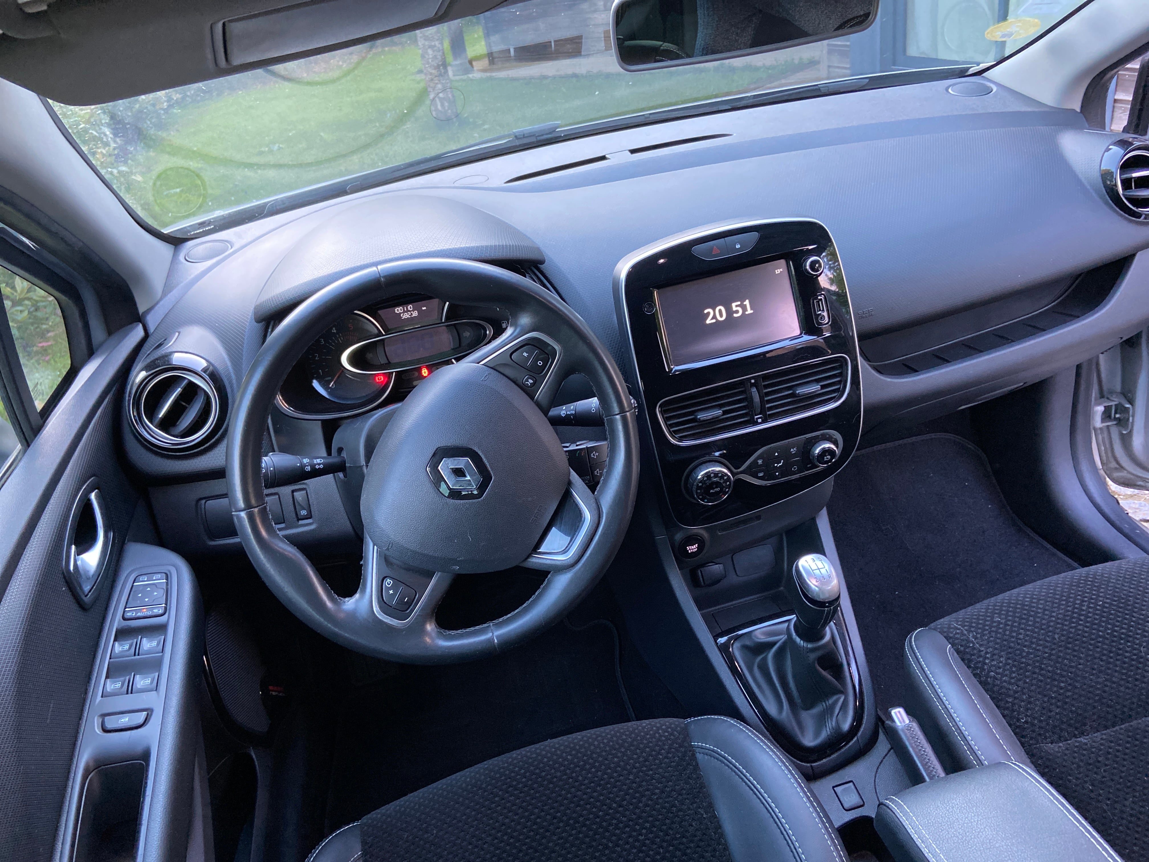 Renault Clio 1.5 DCI avec Autoradio