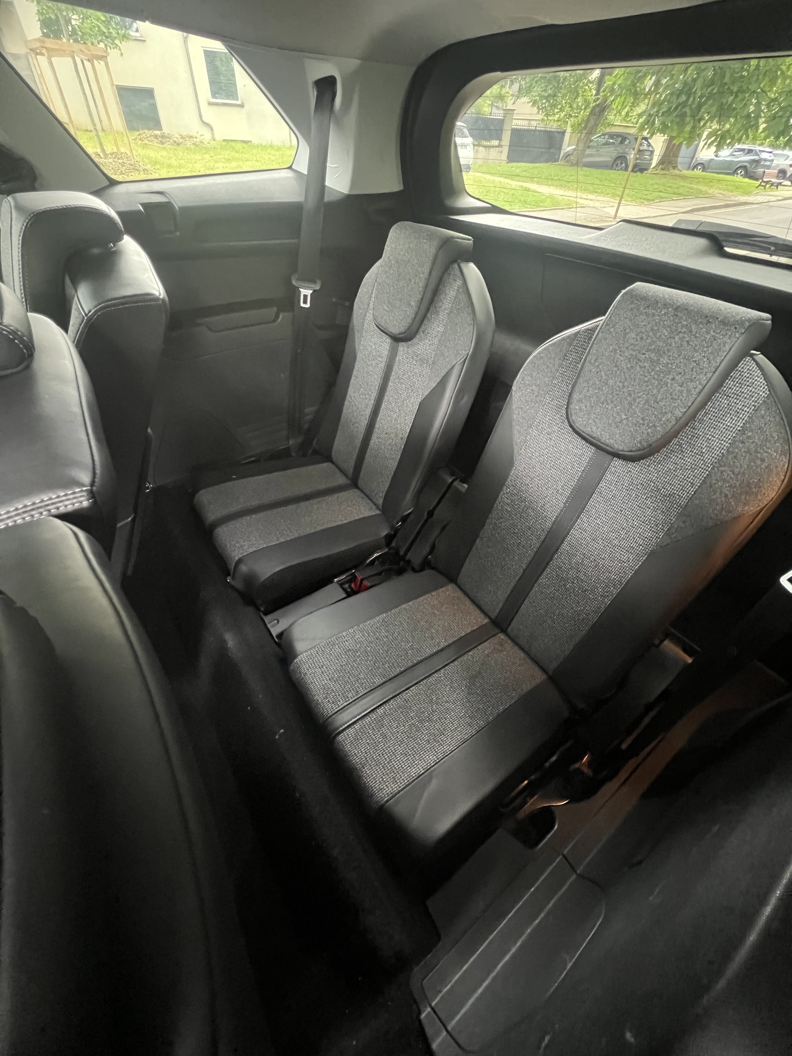 Peugeot 5008 avec Siège bébé