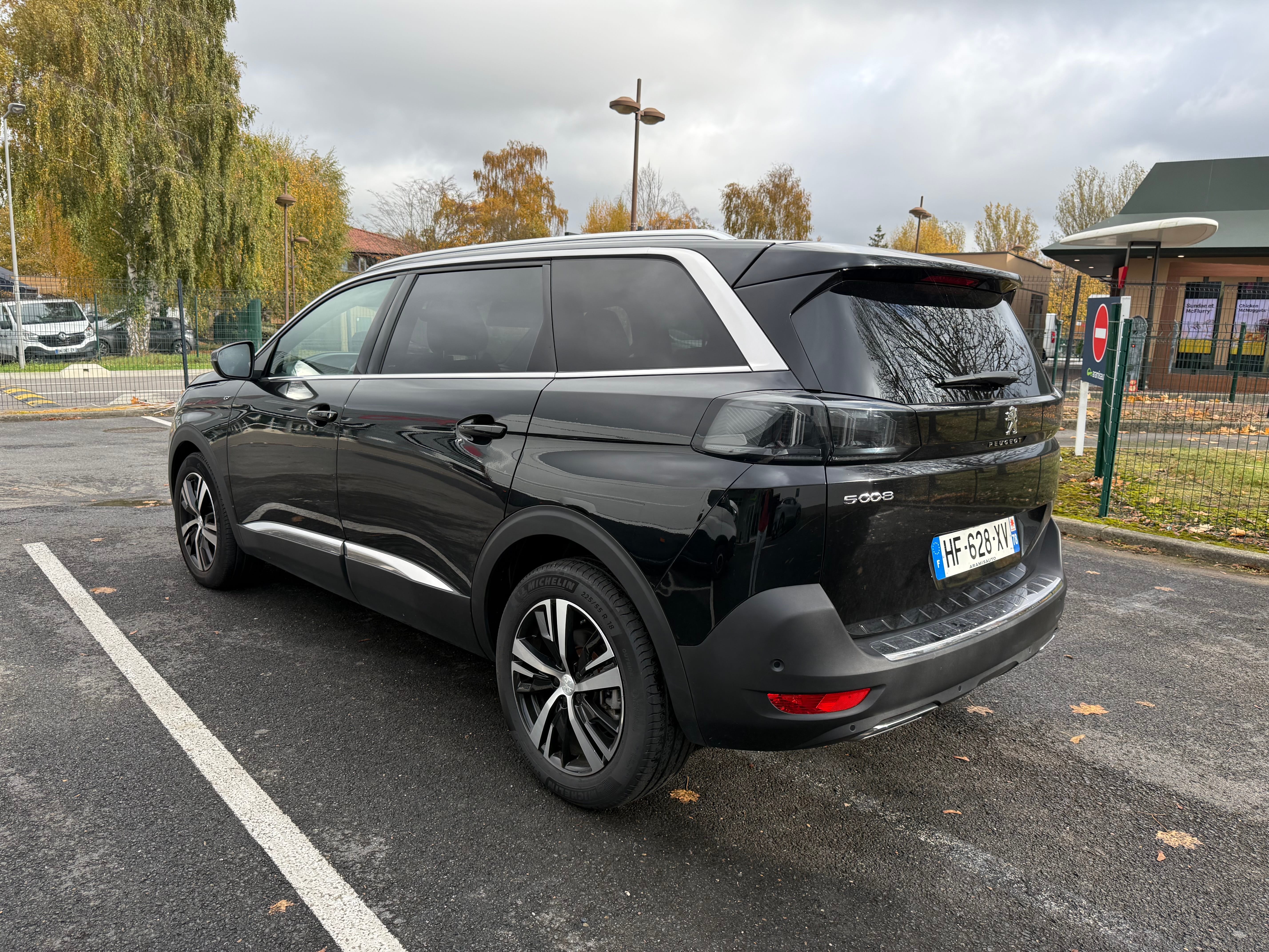 Peugeot 5008 avec GPS