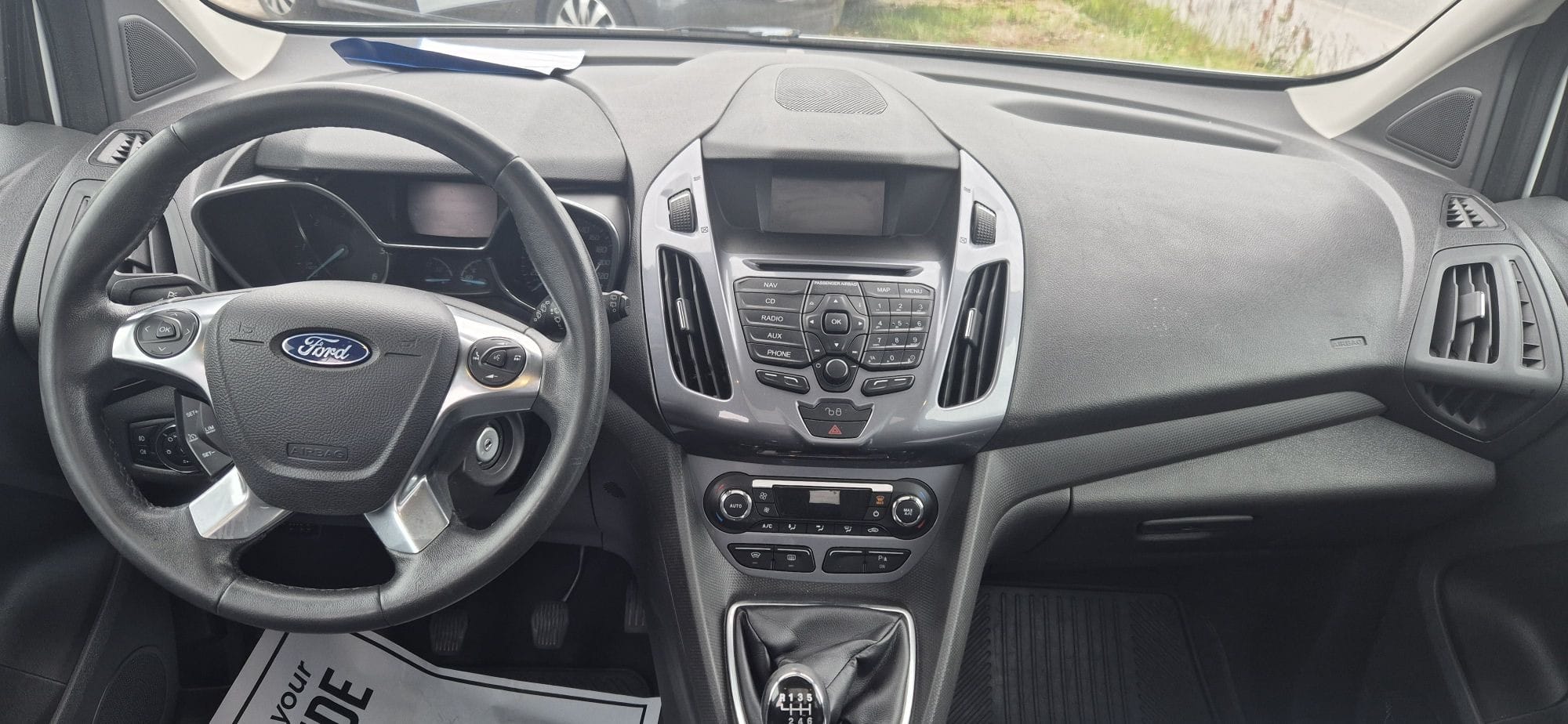Ford Grand Tourneo met Autostoel baby