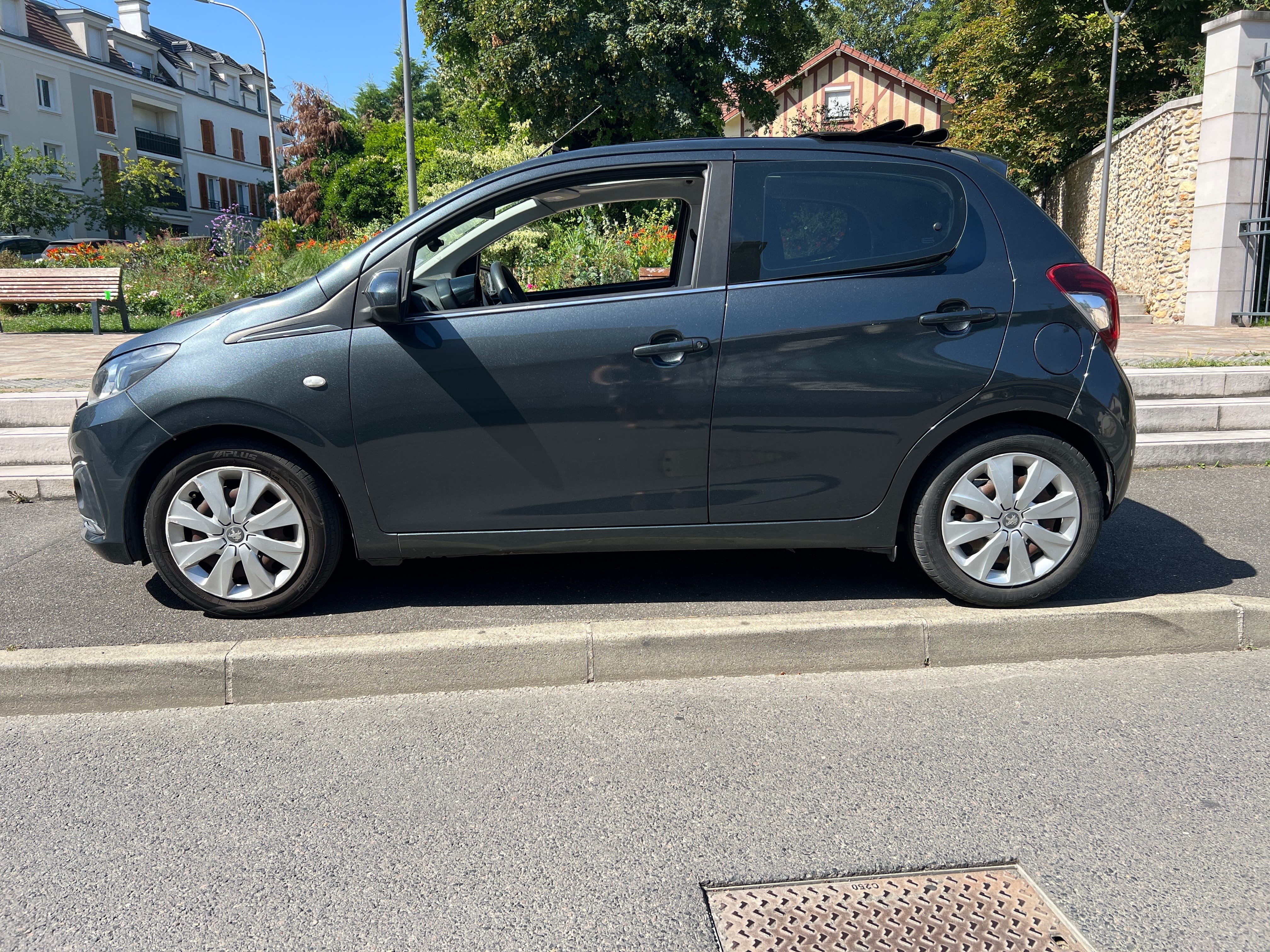Peugeot 108 Cabriolet avec Climatisation