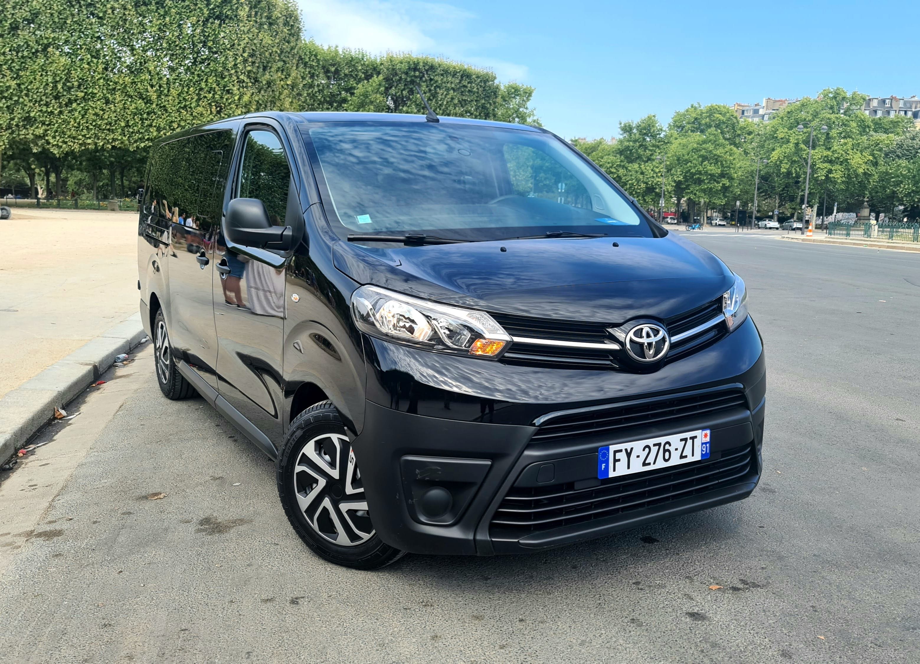 Toyota Proace Combi Noir - 9 places Climatisation GPS Android Auto & Apple CarPlay avec GPS