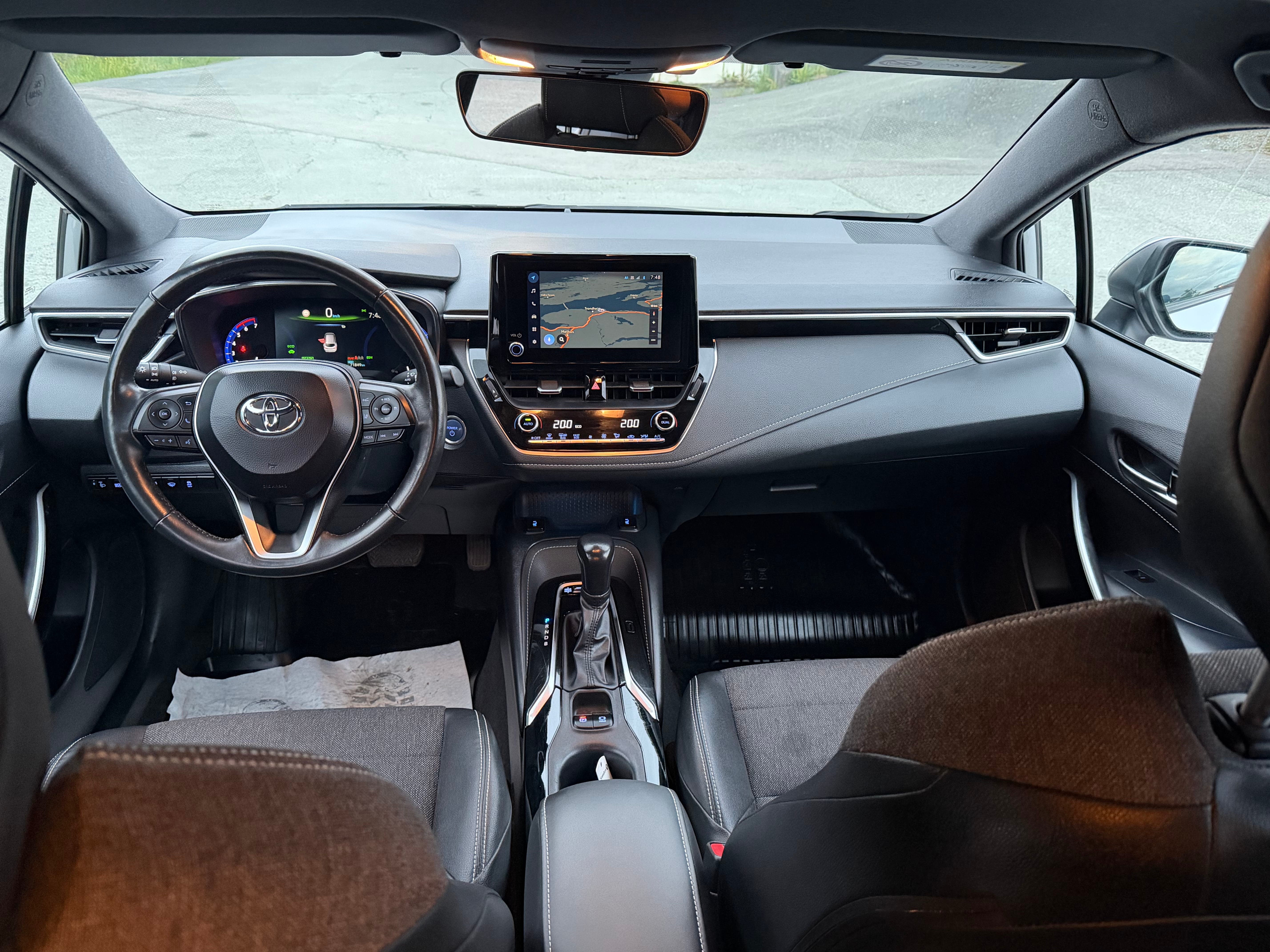 Toyota Corolla Hybrid with GPS