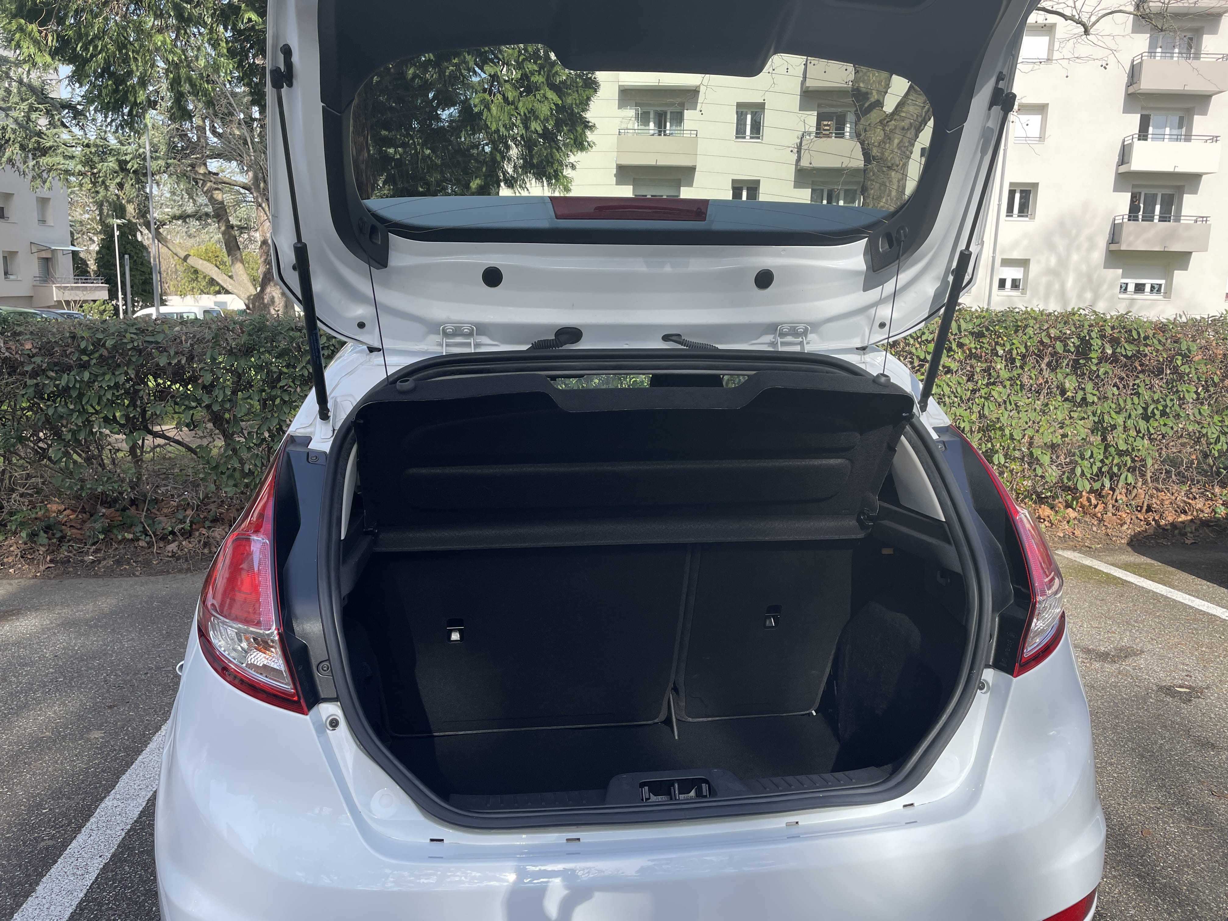 Ford Fiesta EJ694AW avec Entrée audio / iPod