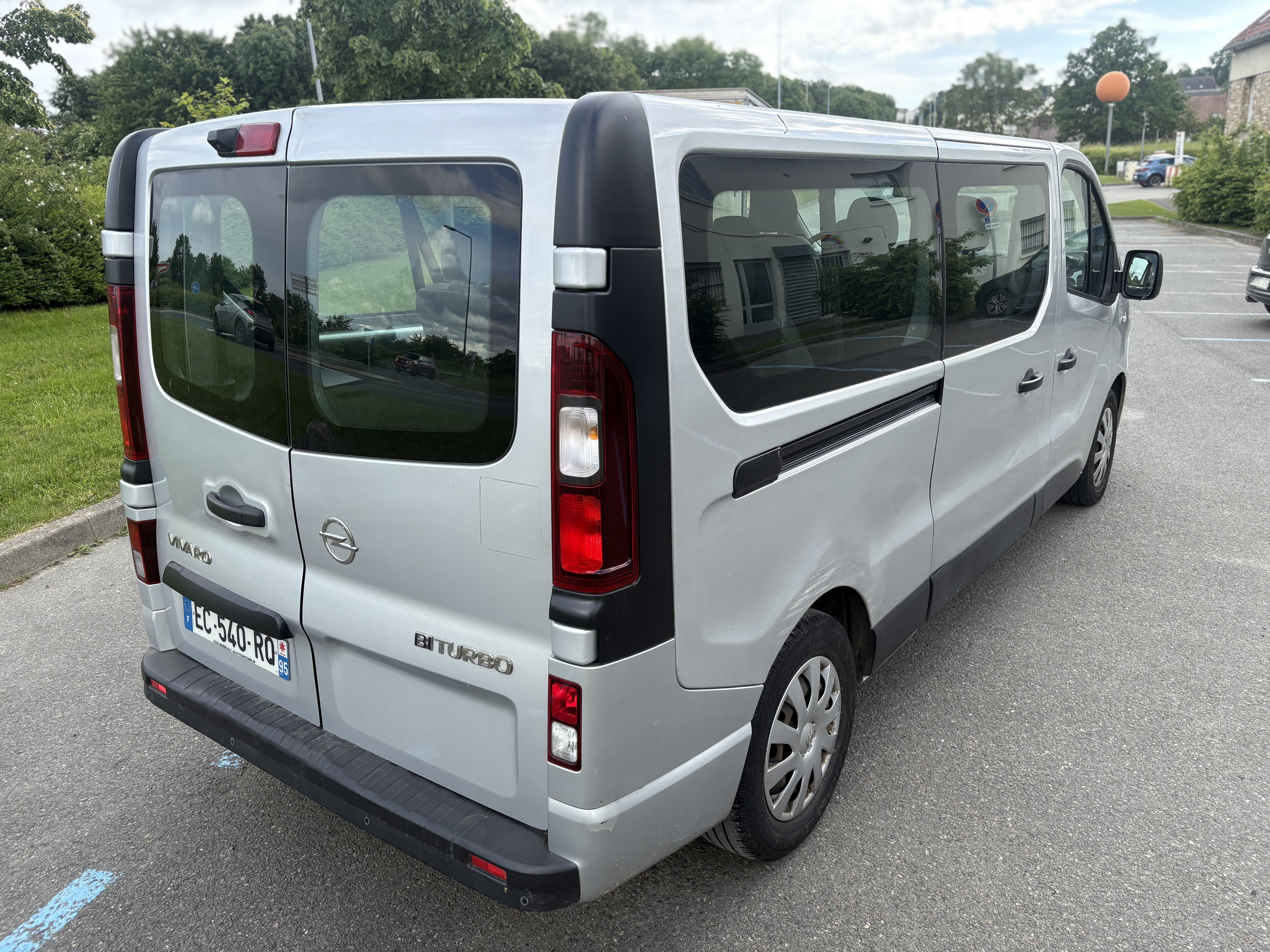 Opel Vivaro Combi avec Climatisation
