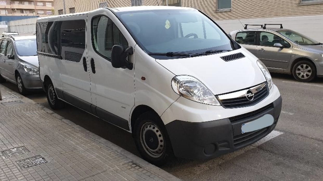 Opel Vivaro Combi, 2015, Diesel, 9 plazas y más