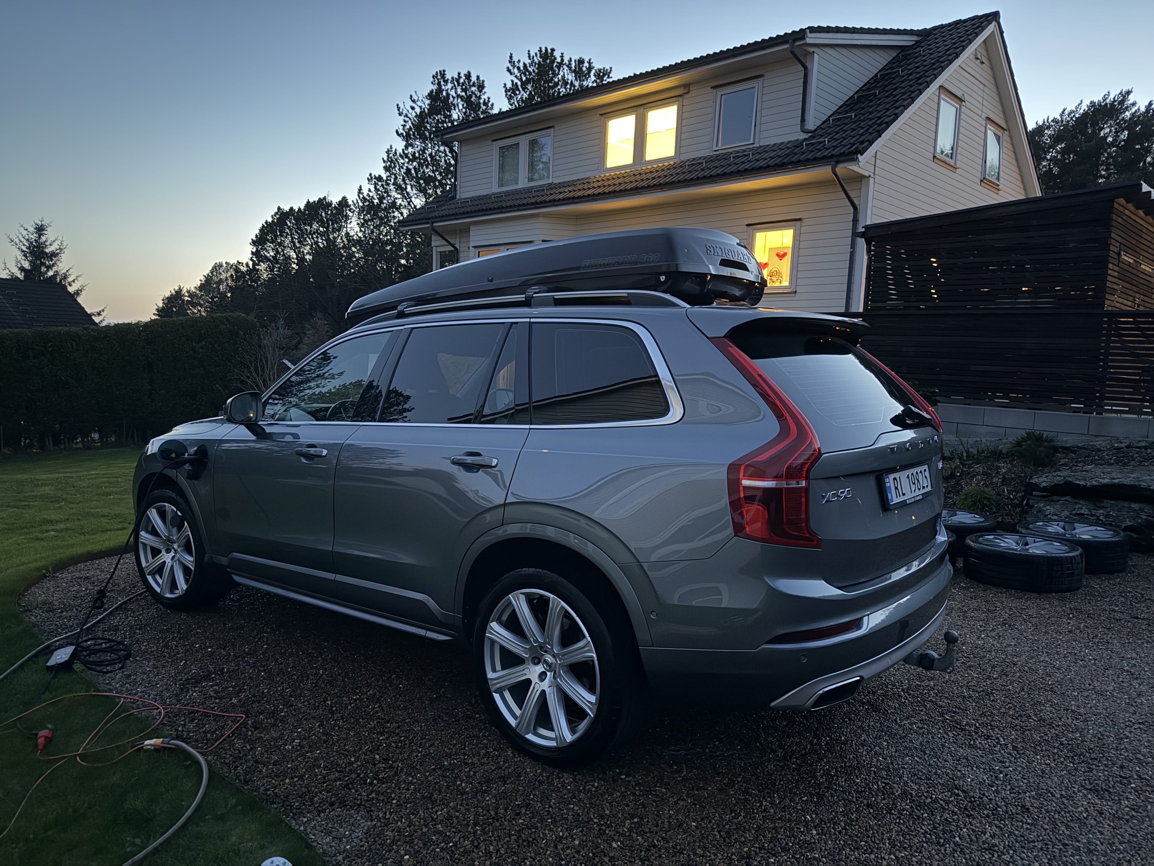 Volvo XC90 T8 Twin Engine with Air conditioning