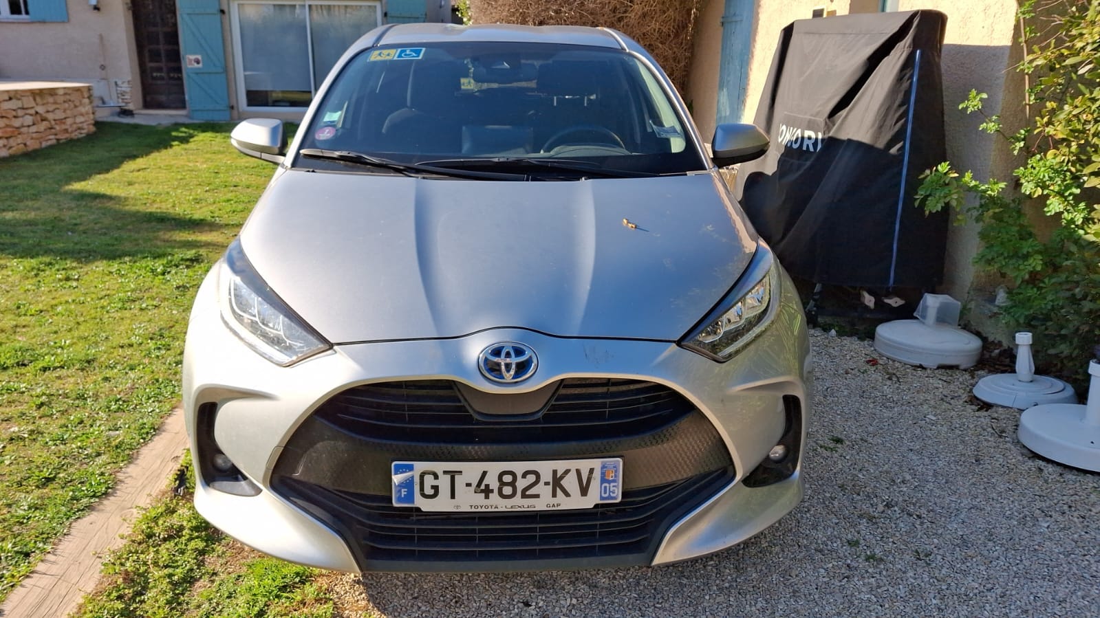 Toyota Yaris, 2024, Essence 95 / Electric (hybrid), automatic
