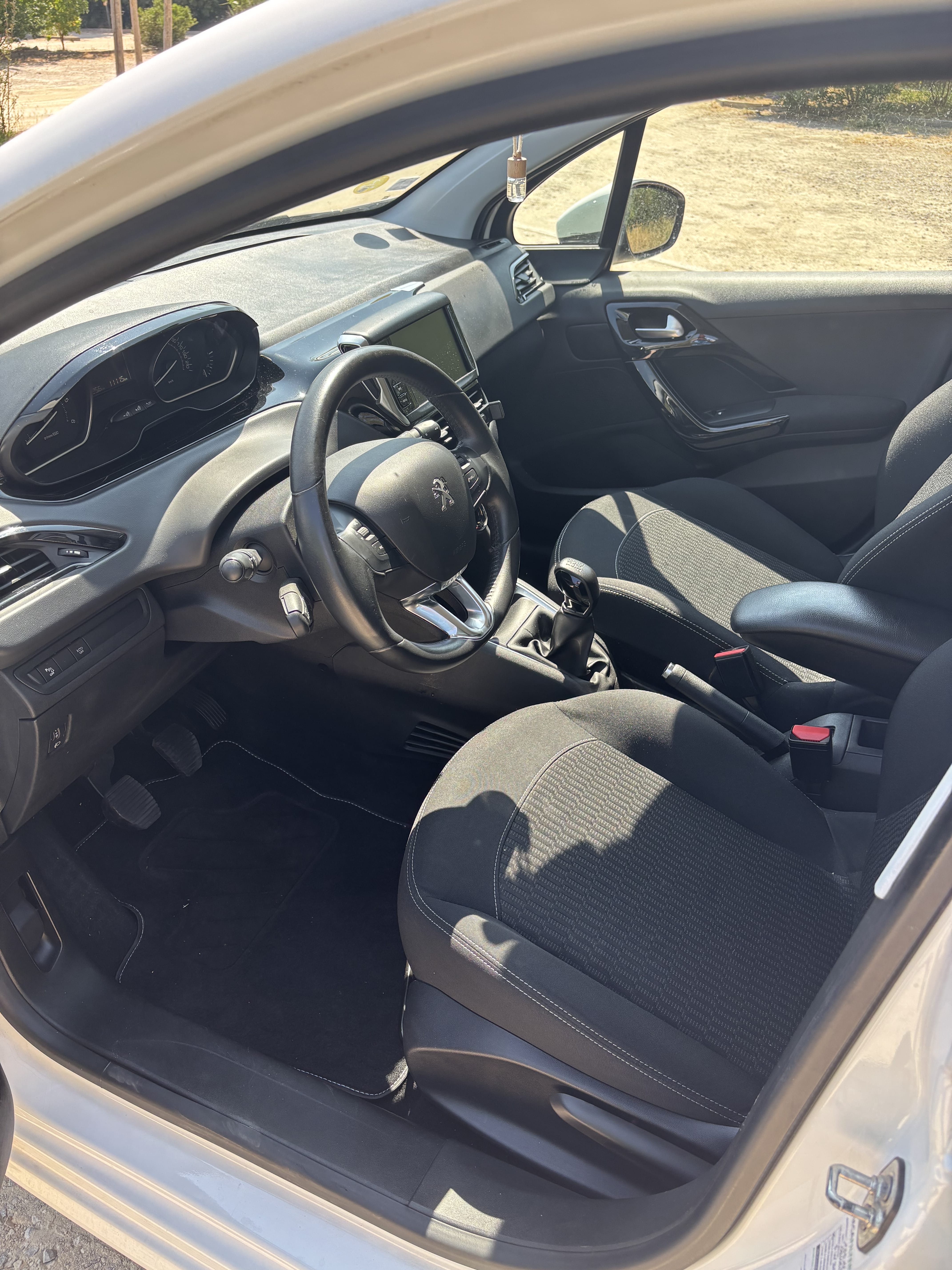 Peugeot 208 avec Entrée audio / iPod