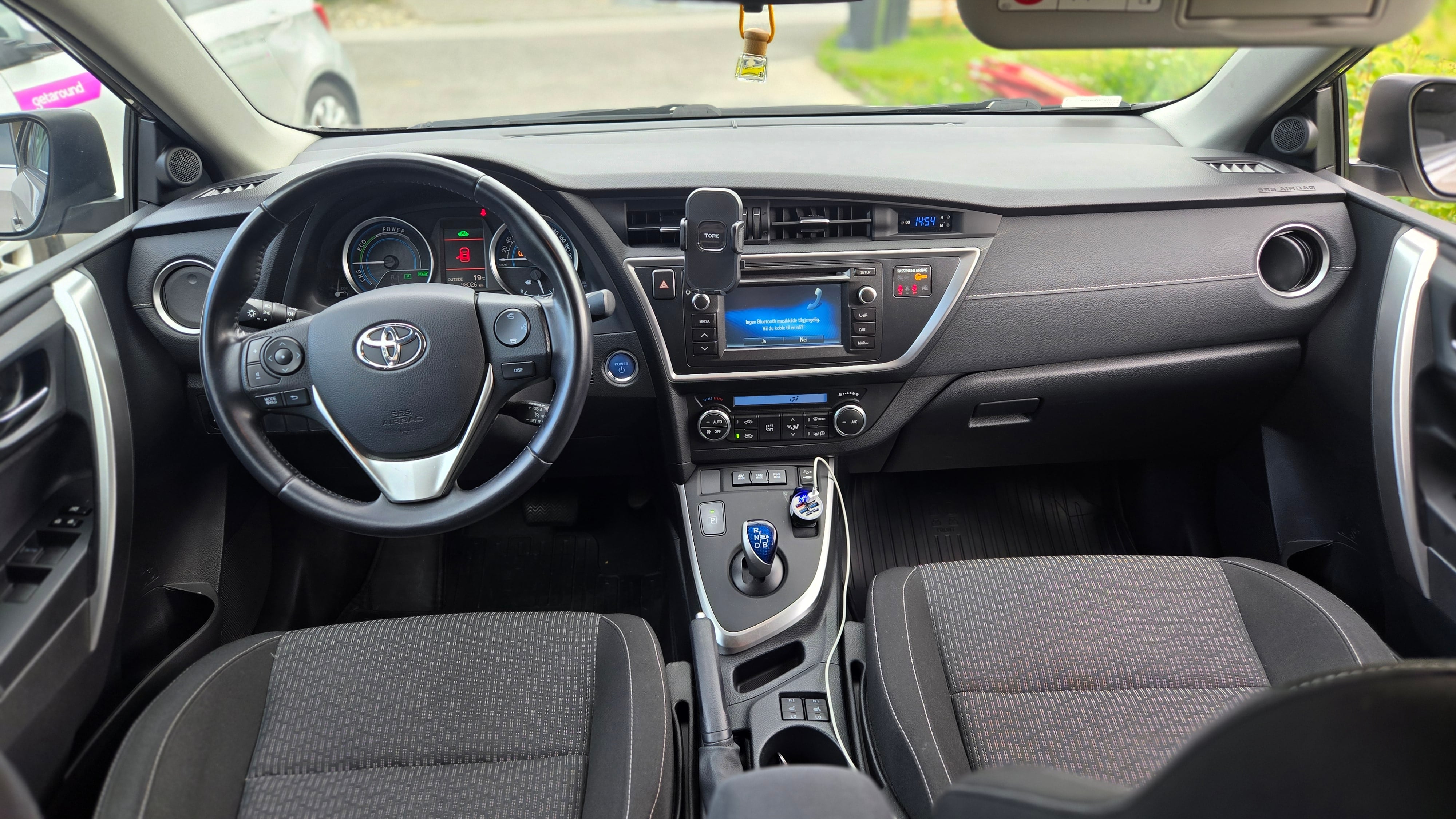 Toyota Auris Stasjonsvogn 1,8 stasjonsvogn, Bensin/Hybrid, Automat, inkl beboerkort parkering med GPS