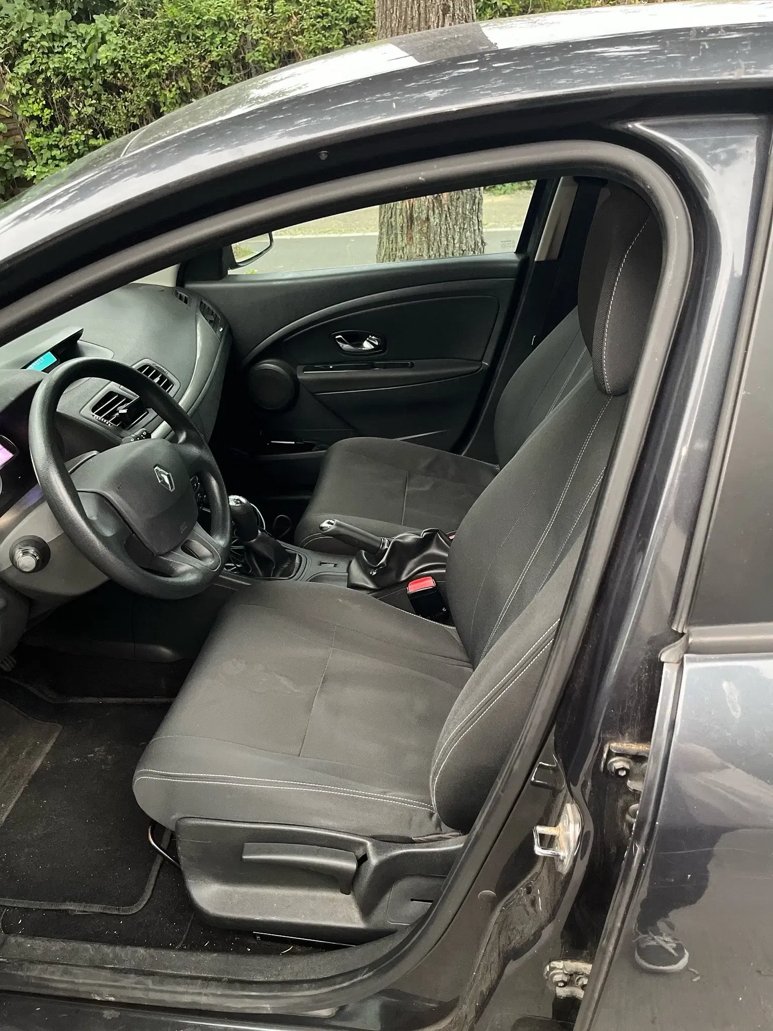 Renault Mégane - grau mit Bluetooth-Audio