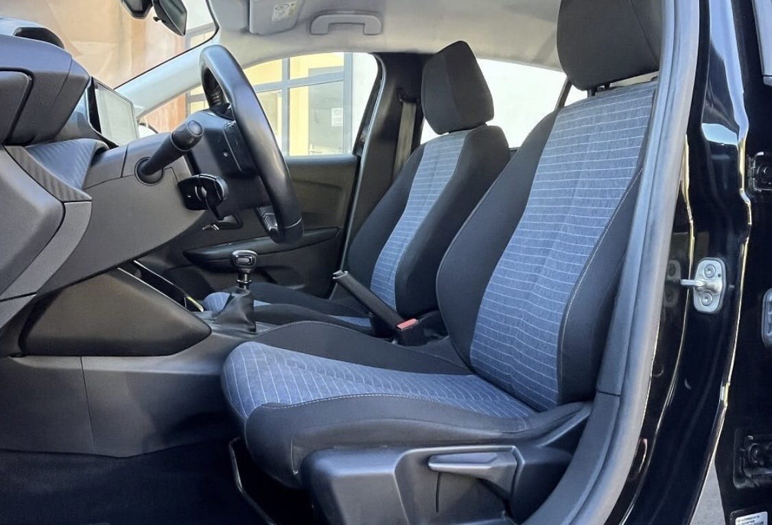 Peugeot 208 avec Entrée audio / iPod