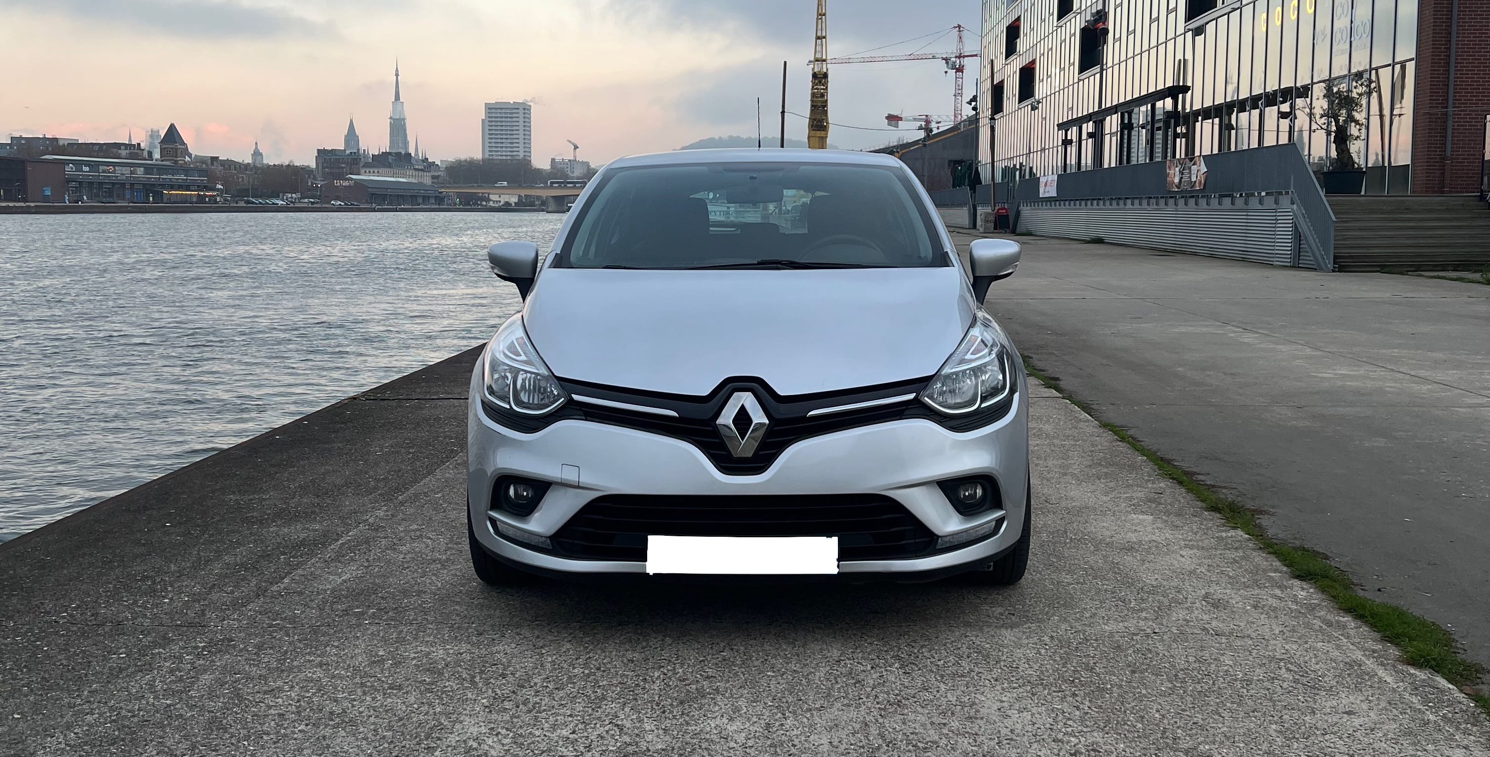 Renault Clio avec Siège bébé