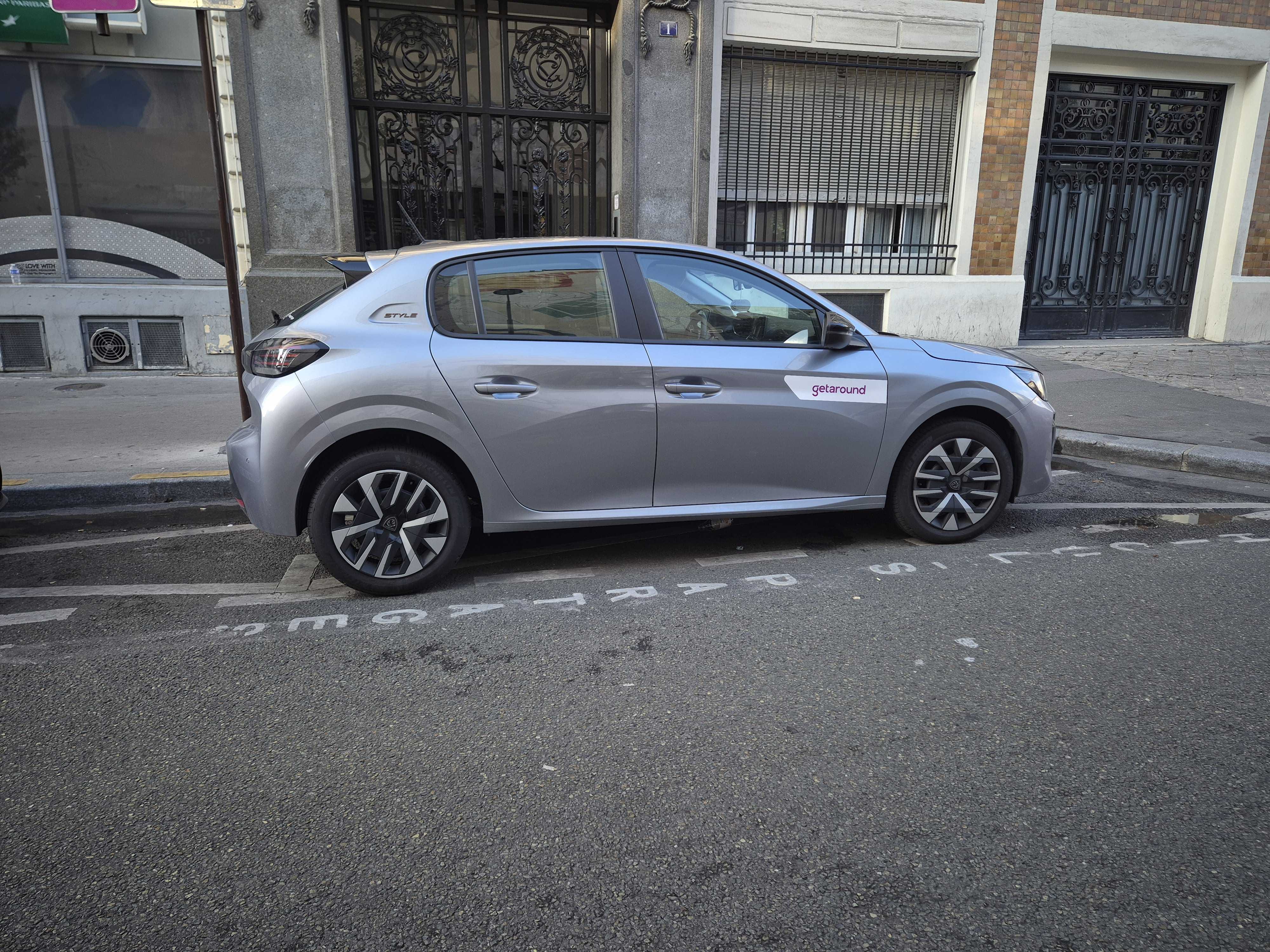 Peugeot 208 avec GPS
