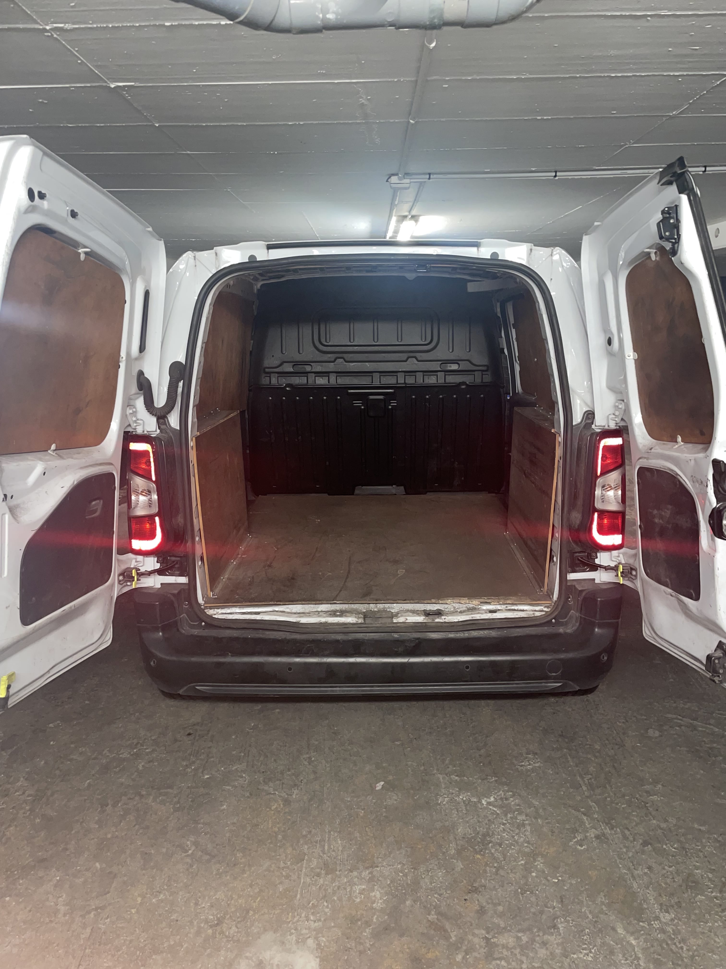 Citroen Berlingo Van (GP564) taille M = L1 (Clim, Bluetooth, ...) avec Climatisation