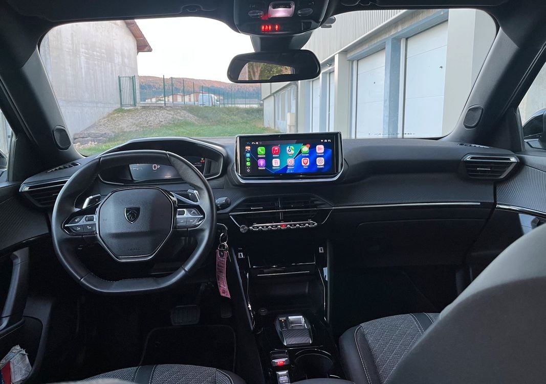 Peugeot 2008 with GPS