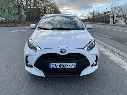 Toyota Yaris Hybride, 2021, Essence 95 / Électrique (hybride), automatique