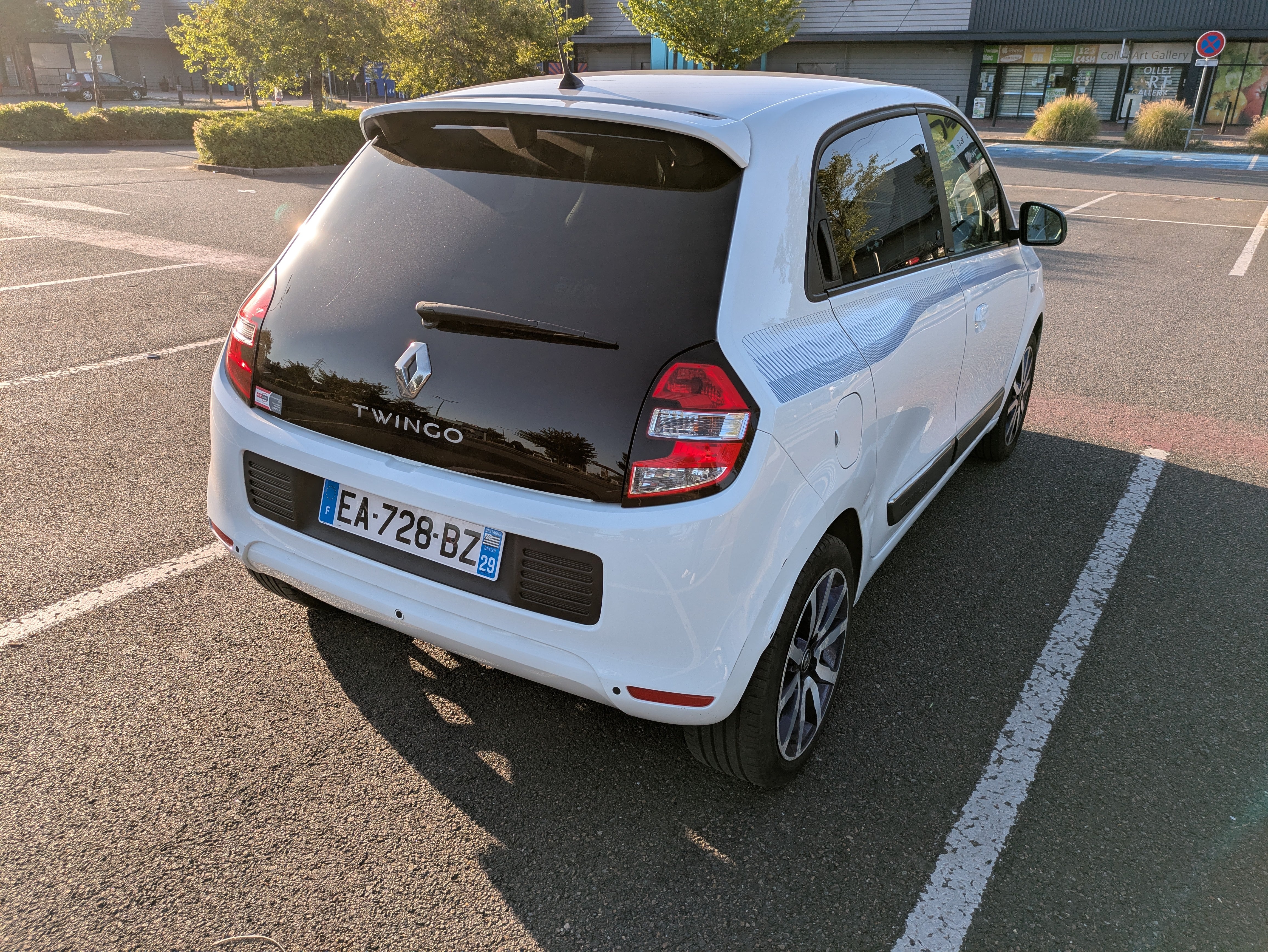 Renault Twingo III 1.0 SCE finition Cosmic avec GPS