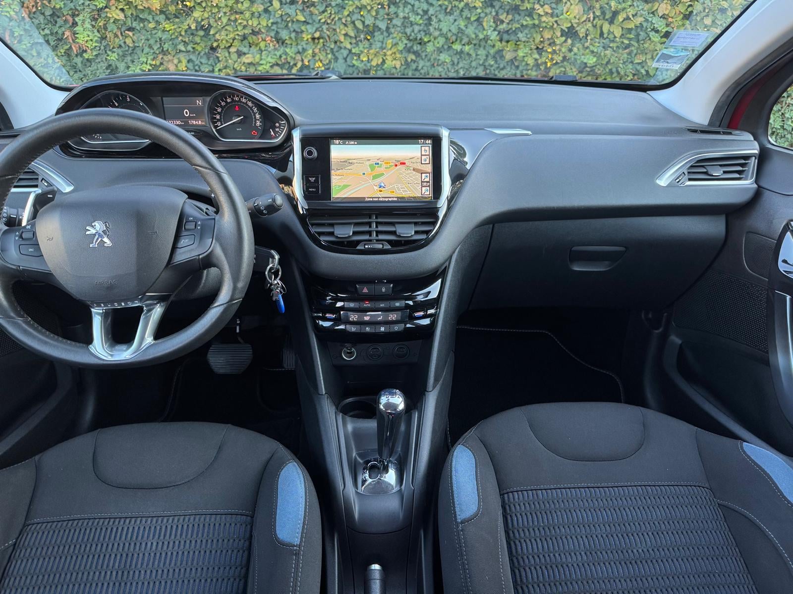Peugeot 208 avec Siège bébé