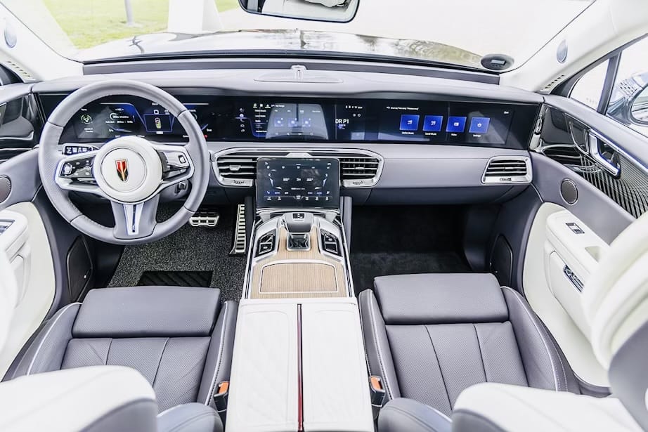 Hongqi E-HS9 med GPS