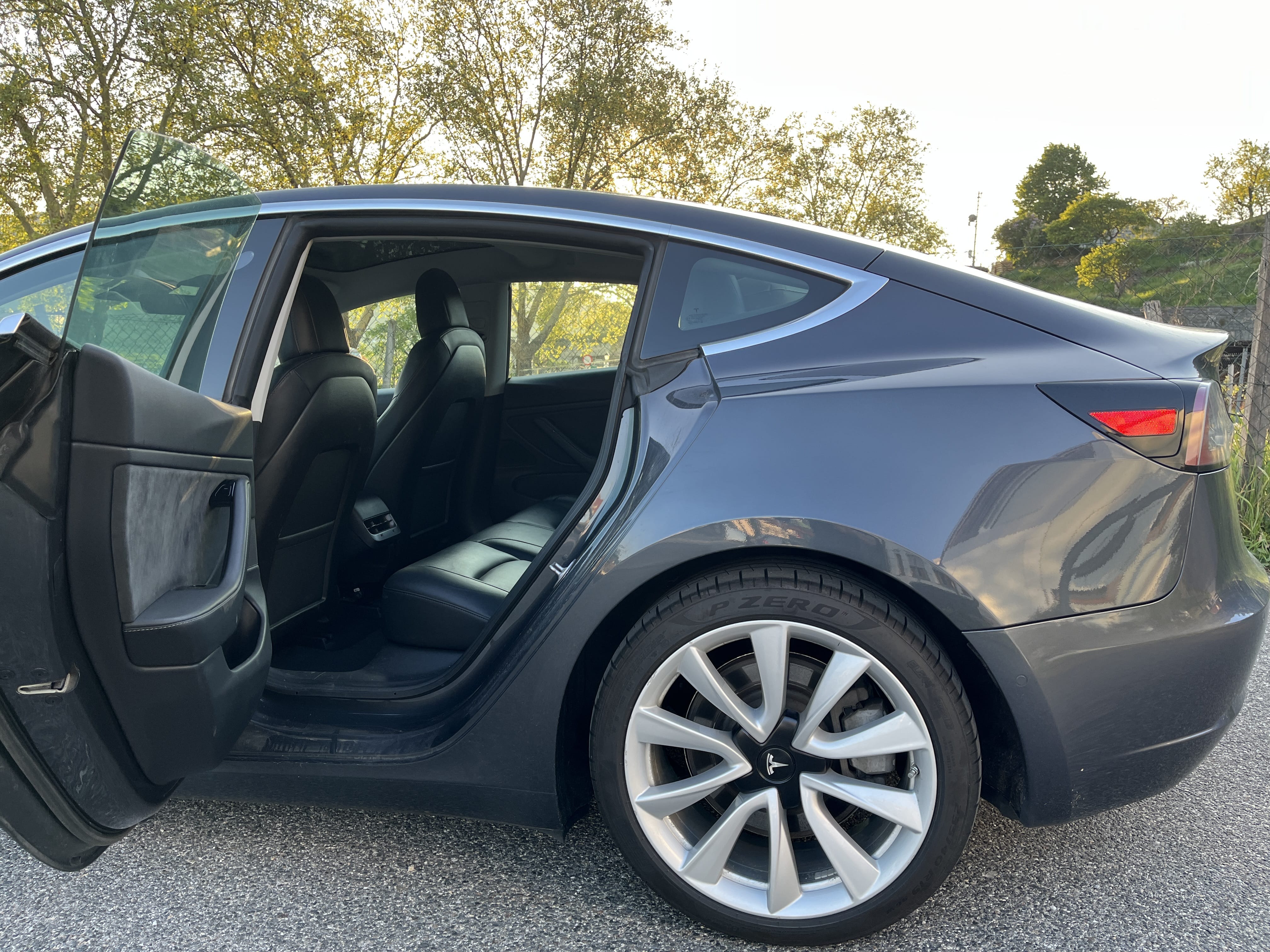 Tesla Model 3 Longe Range mit Dashcam