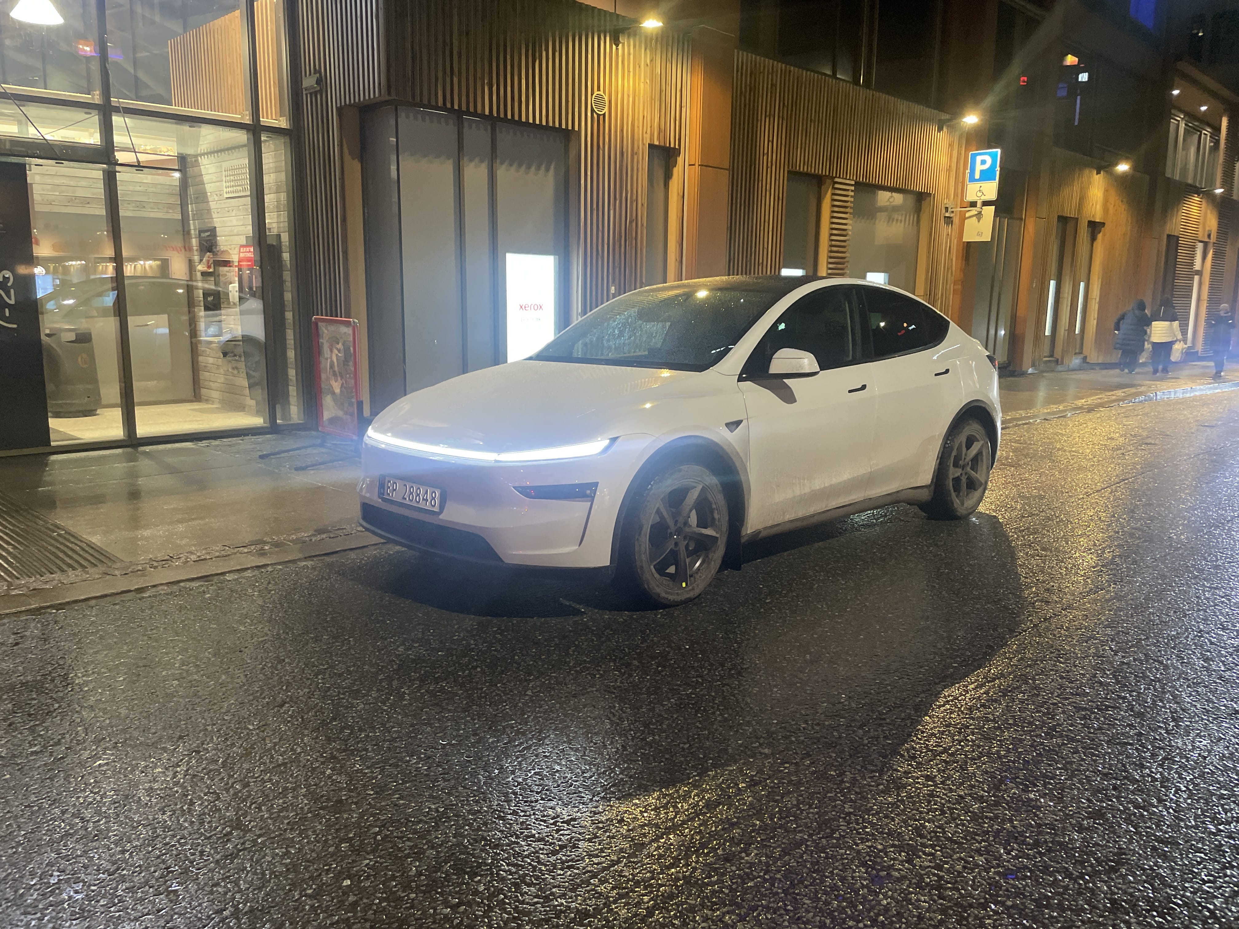 Tesla Model Y Long Range, 2025, Electric, automatic