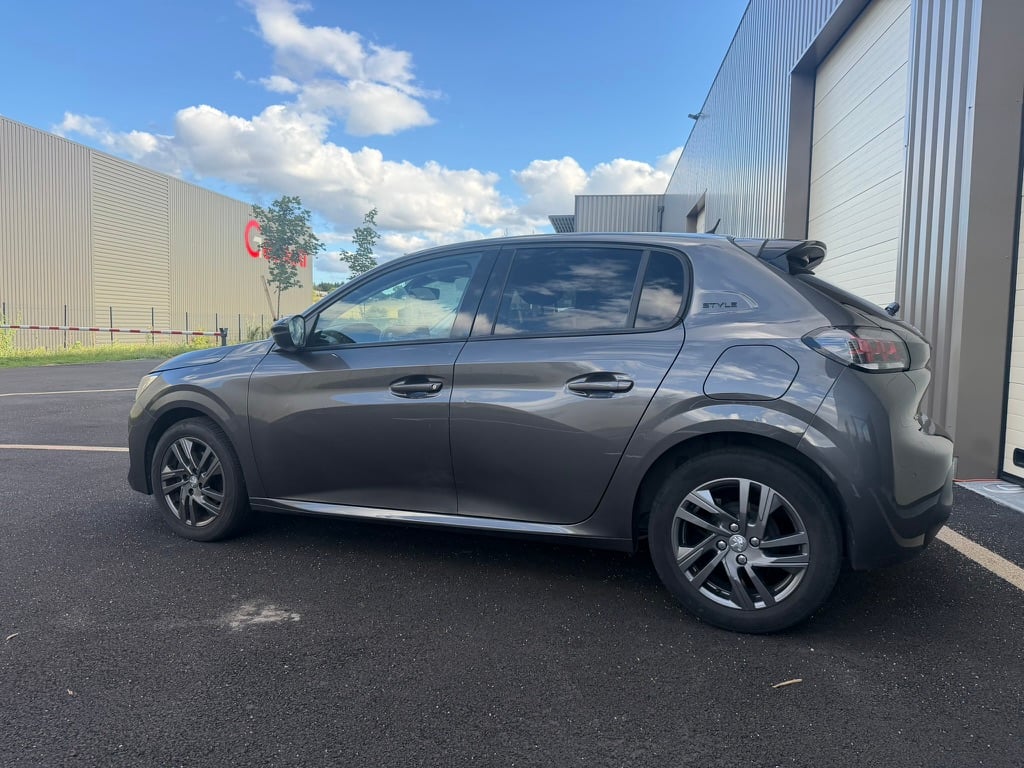 Peugeot 208 avec GPS
