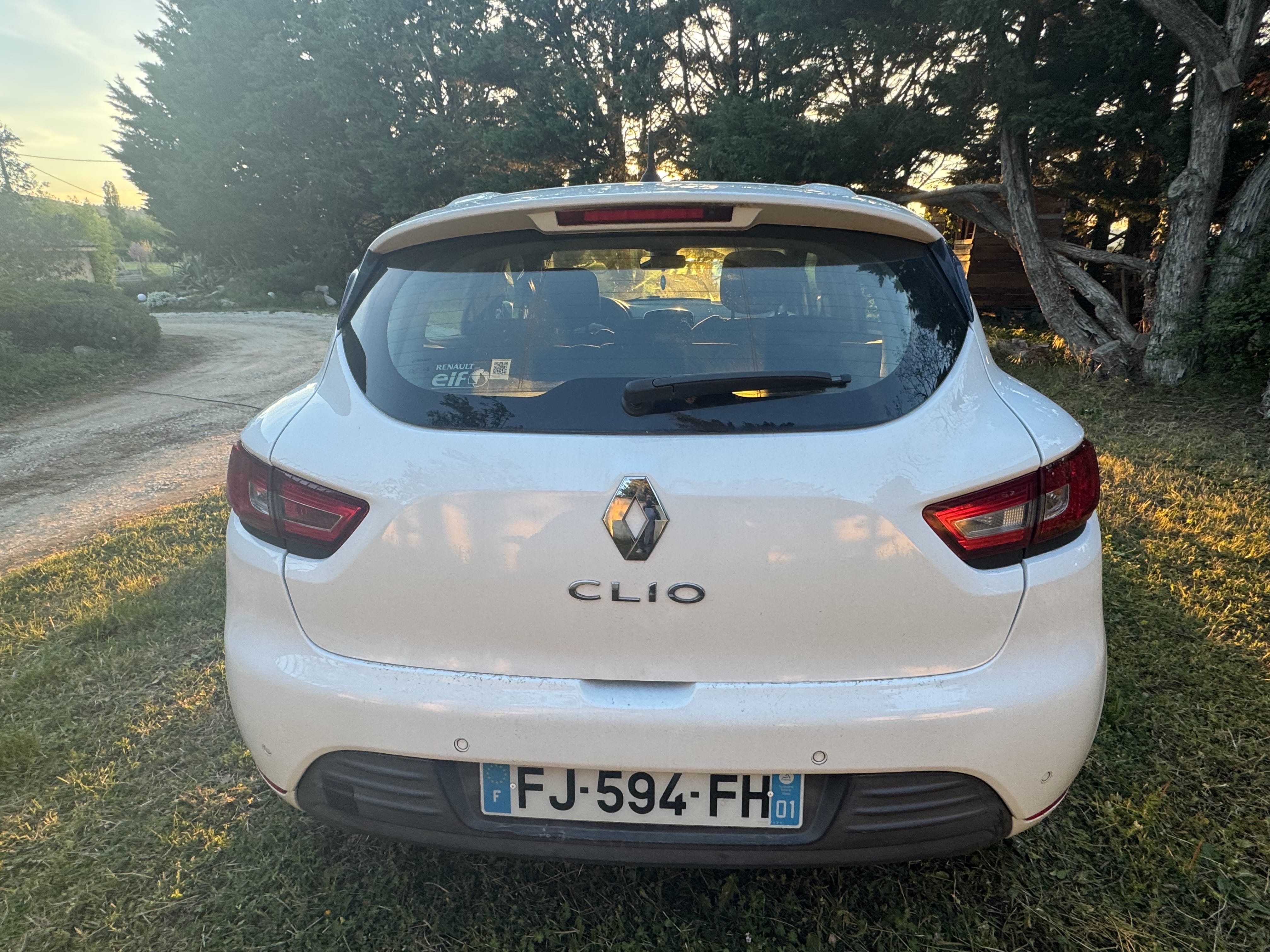 Renault Clio IV 0.9 Tce Blanche avec Autoradio