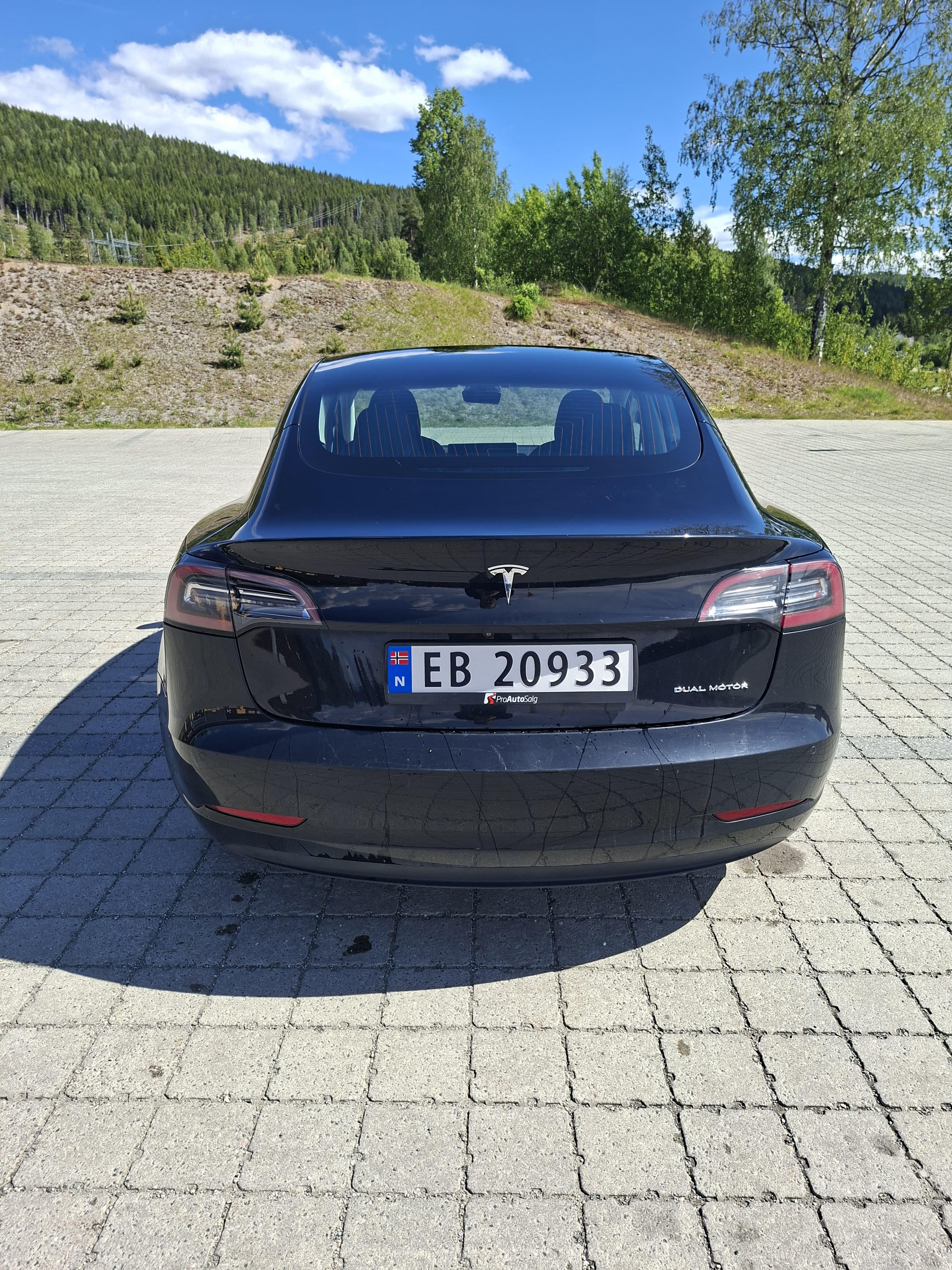 Tesla Model 3 Long Range med Firehjulstrekk