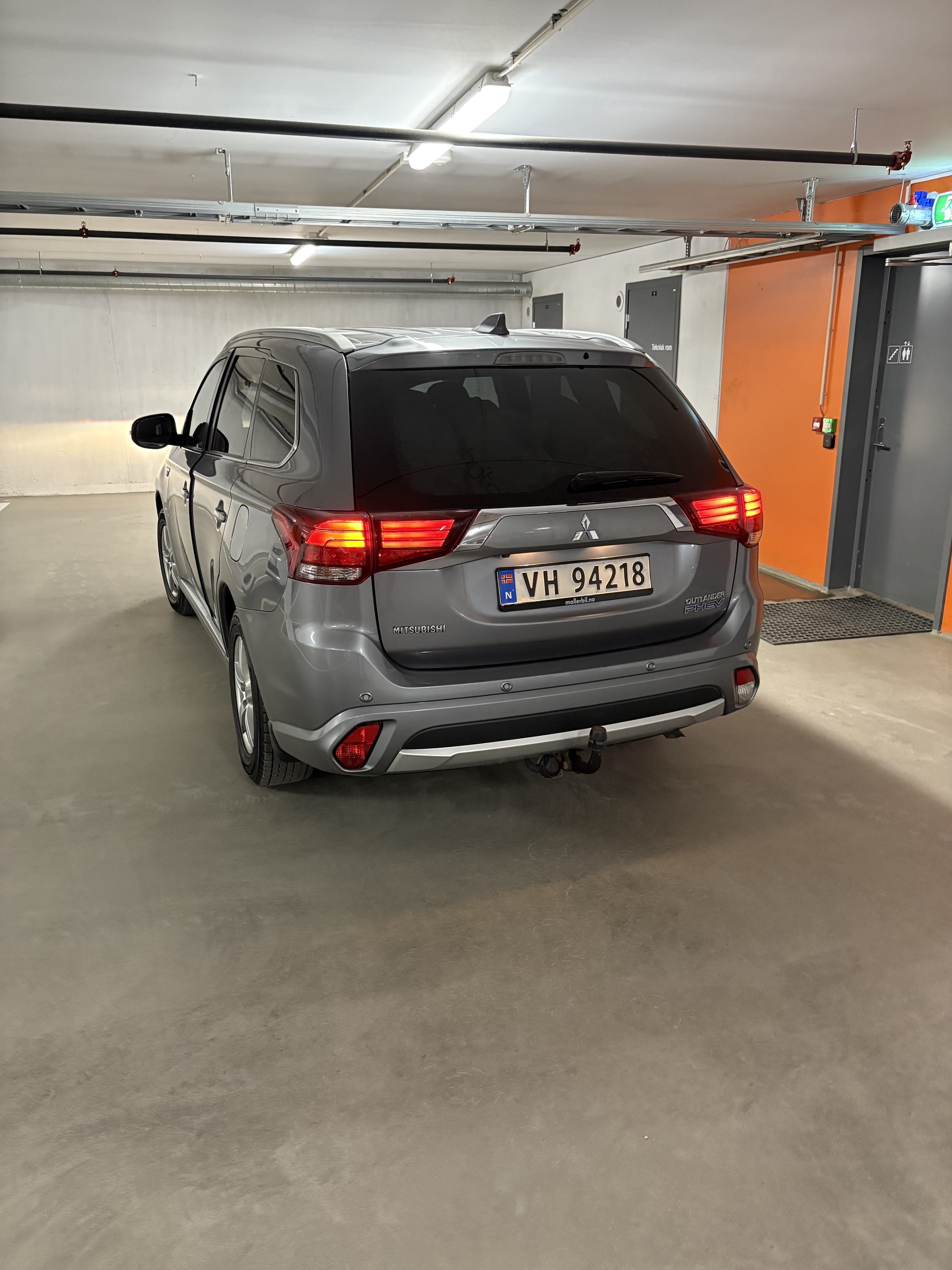 Mitsubishi Outlander 2,0 PLUG IN HYBRID EV with Cruise control