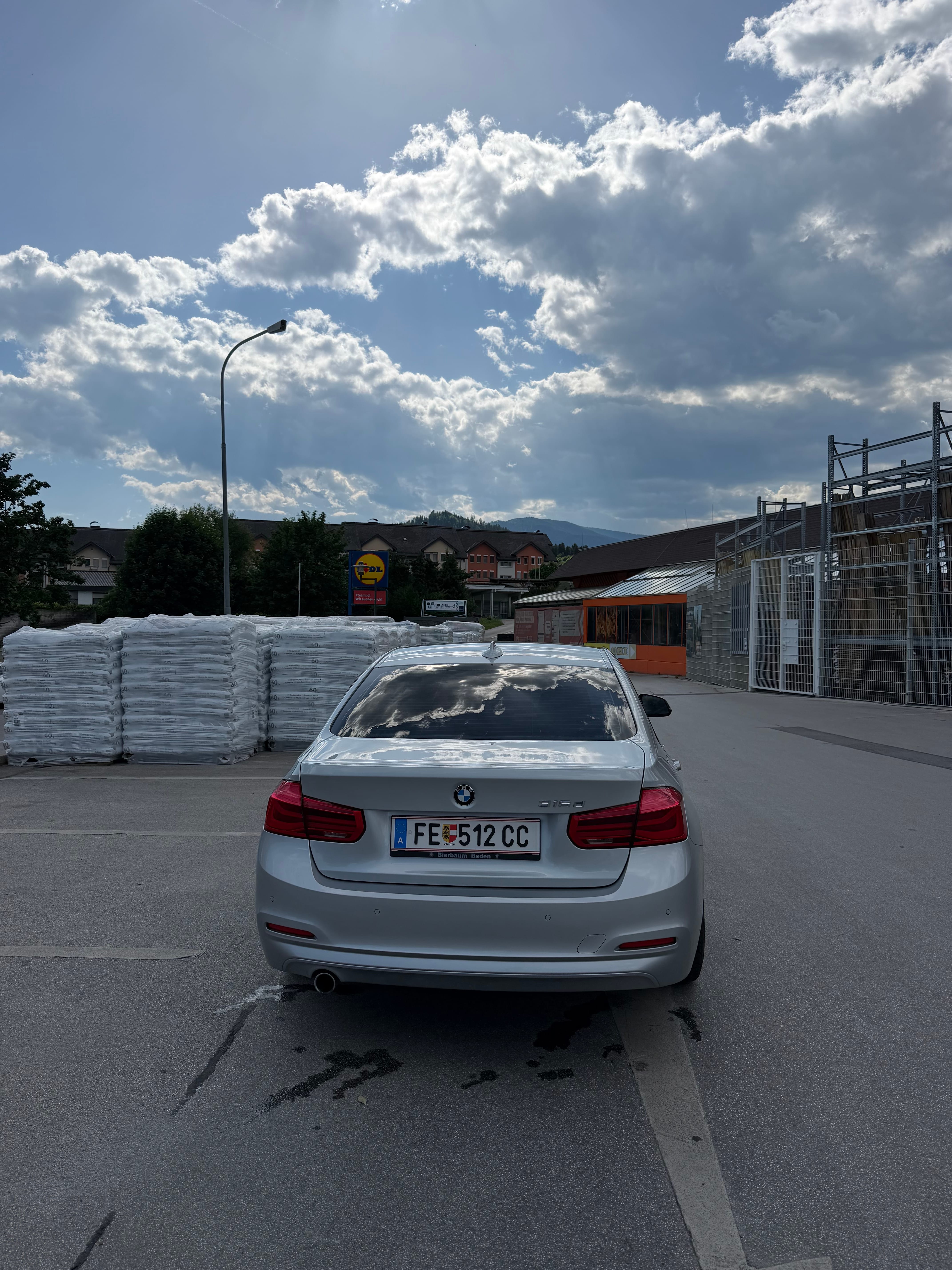 BMW 3er 316d mit USB-Ladeanschlüsse