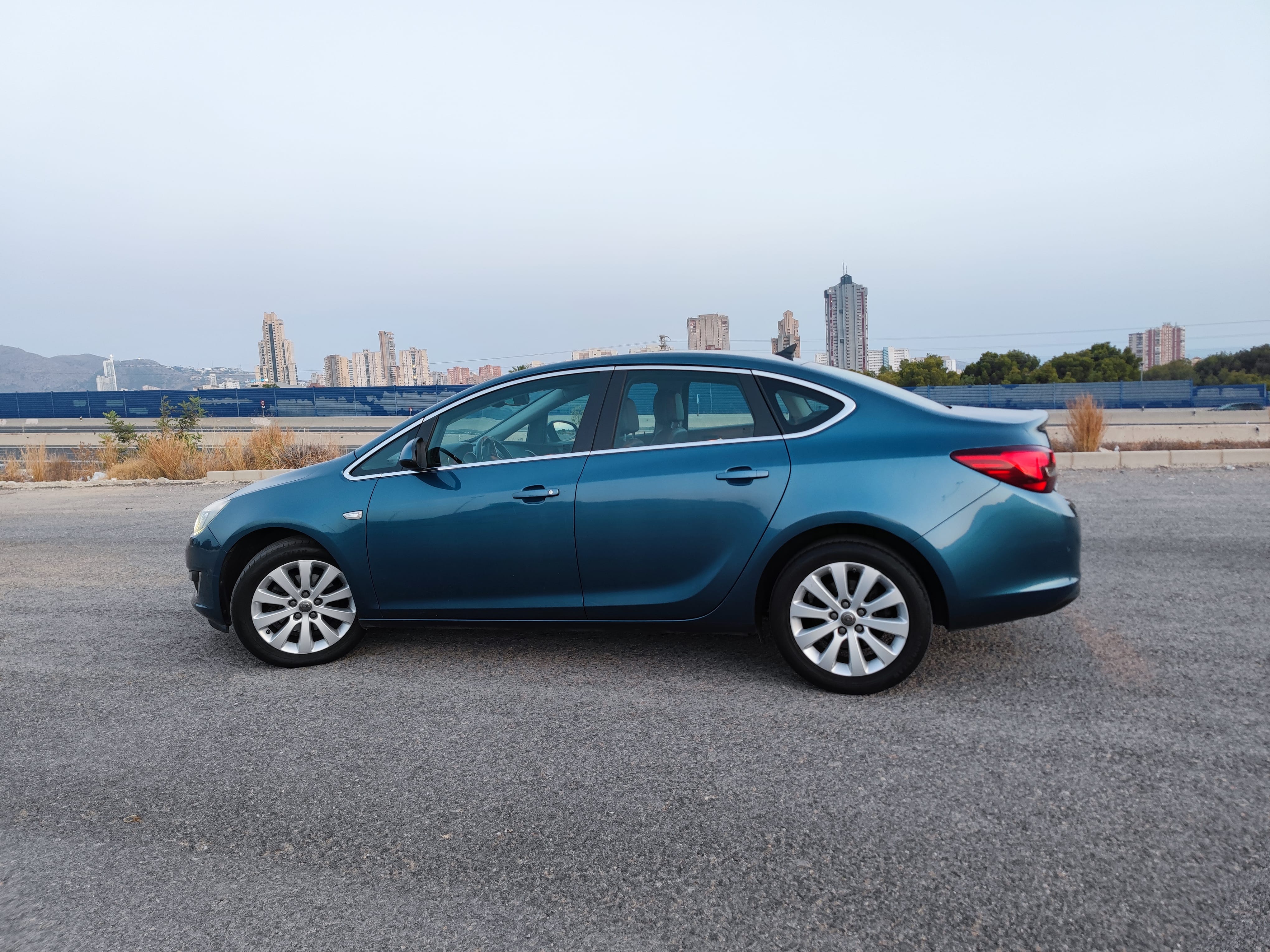 Opel Astra J con Aire acondicionado