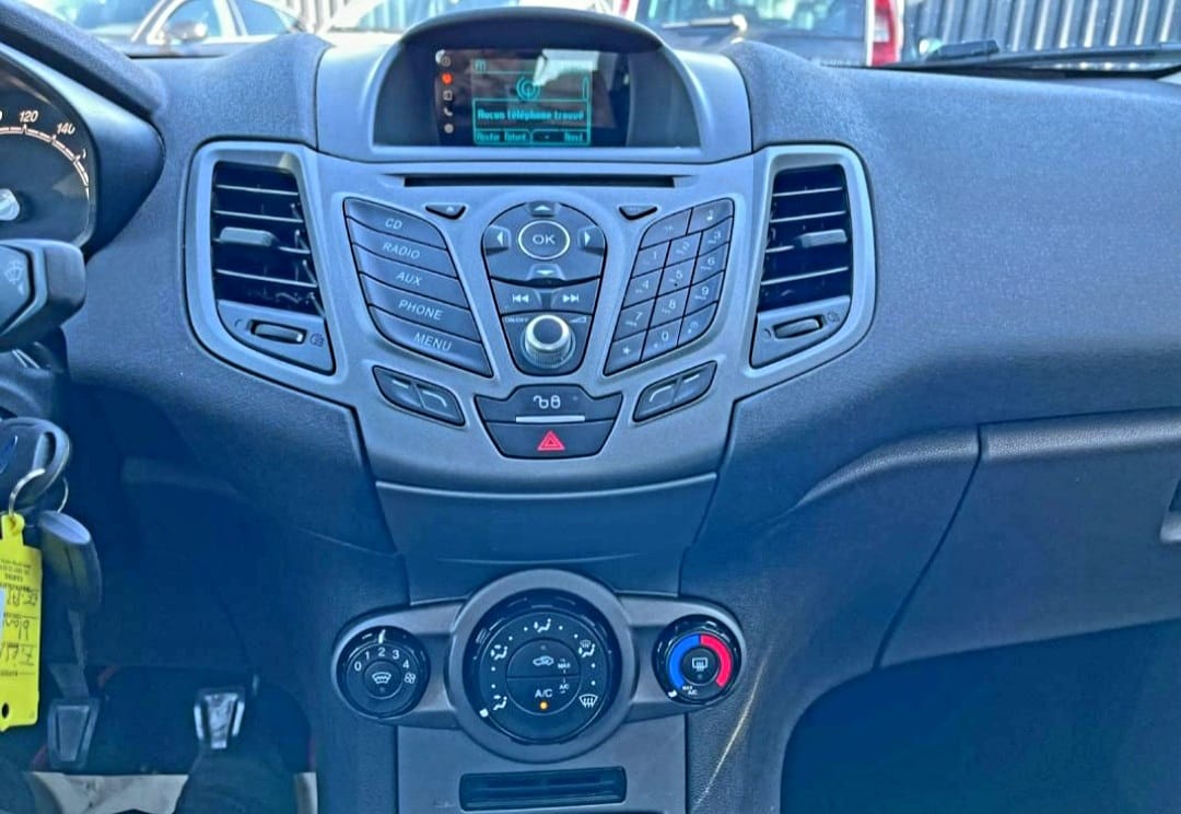 Ford Fiesta avec Entrée audio / iPod