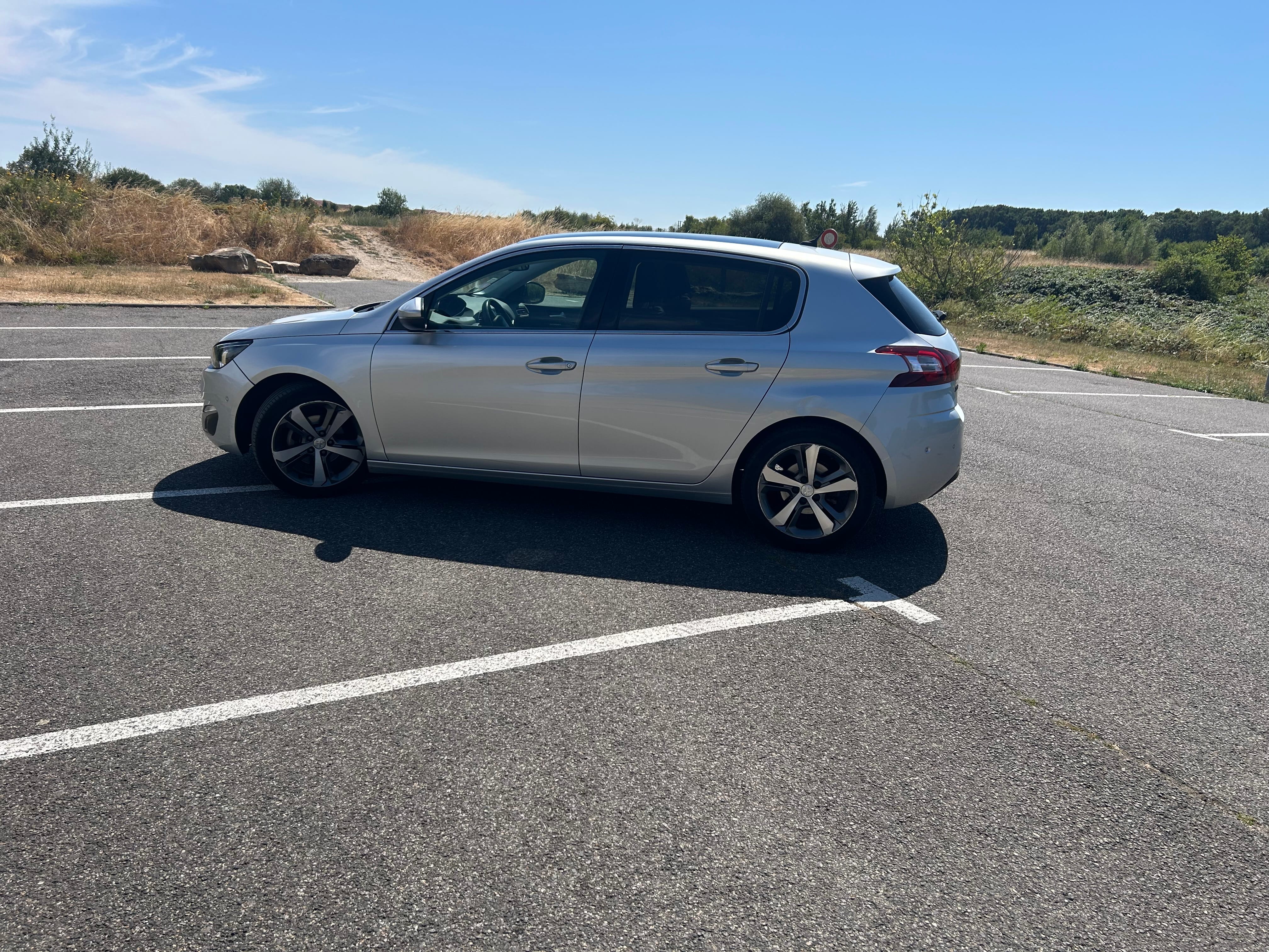 Peugeot 308 1.2 puretech  130 ch, 2014, Essence 95