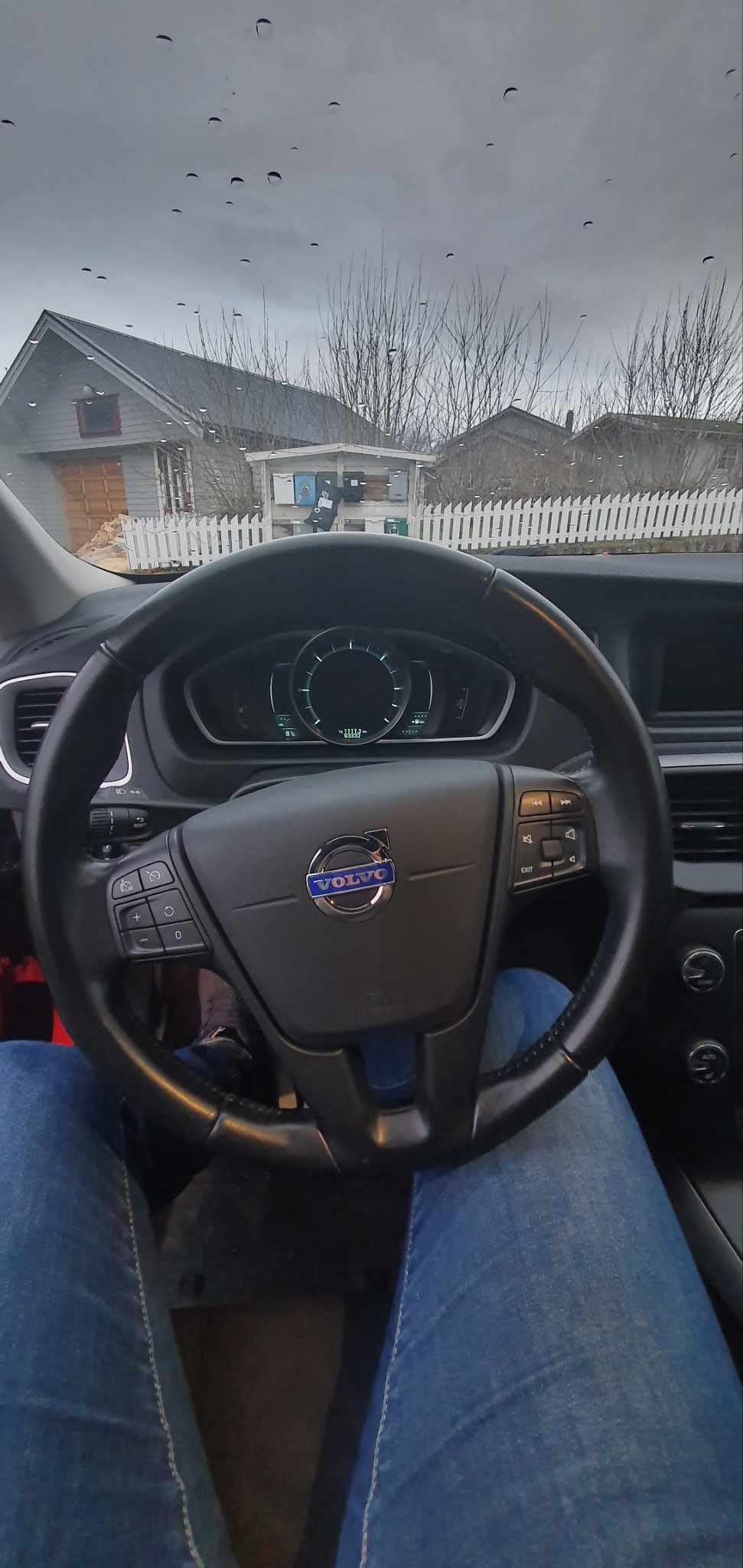 Volvo V40 with Audio / iPod input