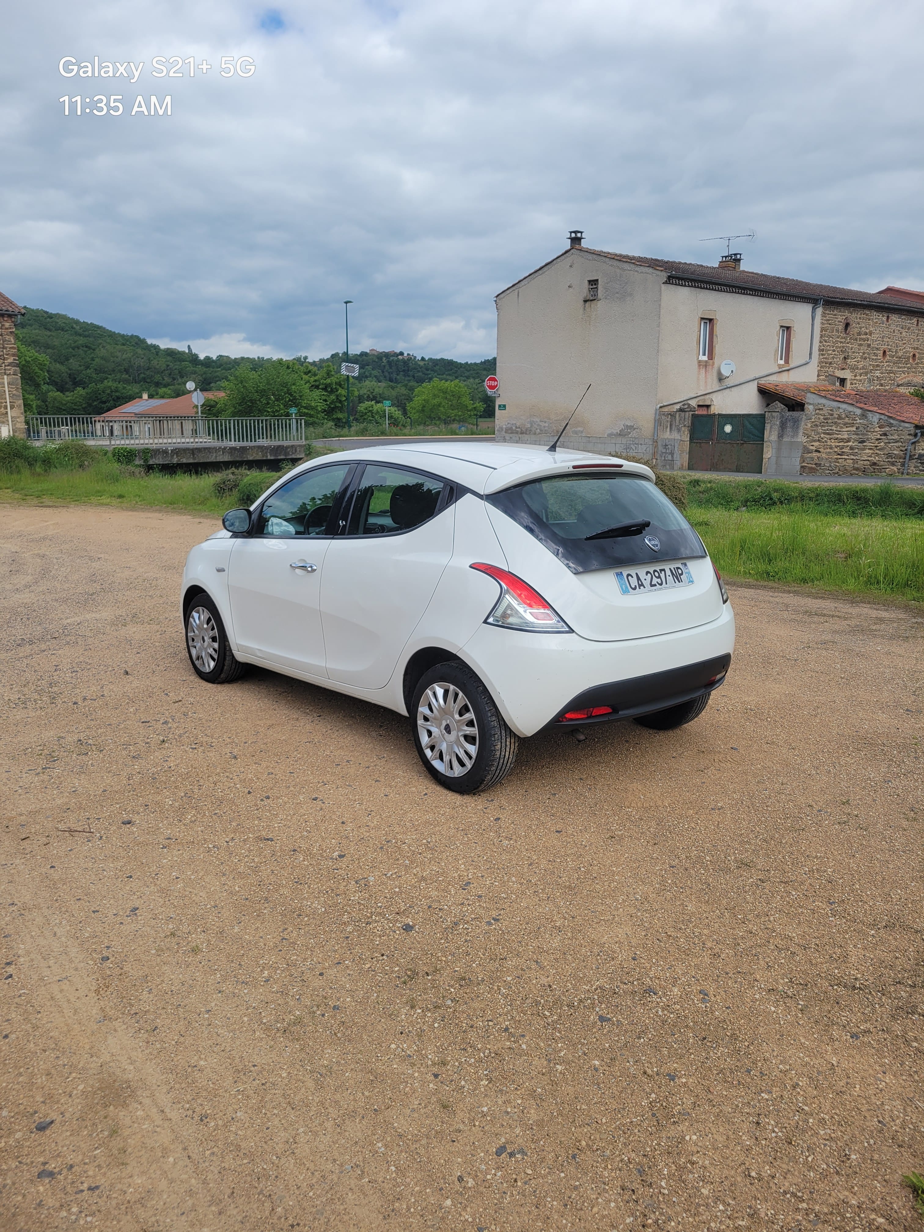 Lancia Ypsilon 1.3 mjtd 95 avec Autoradio