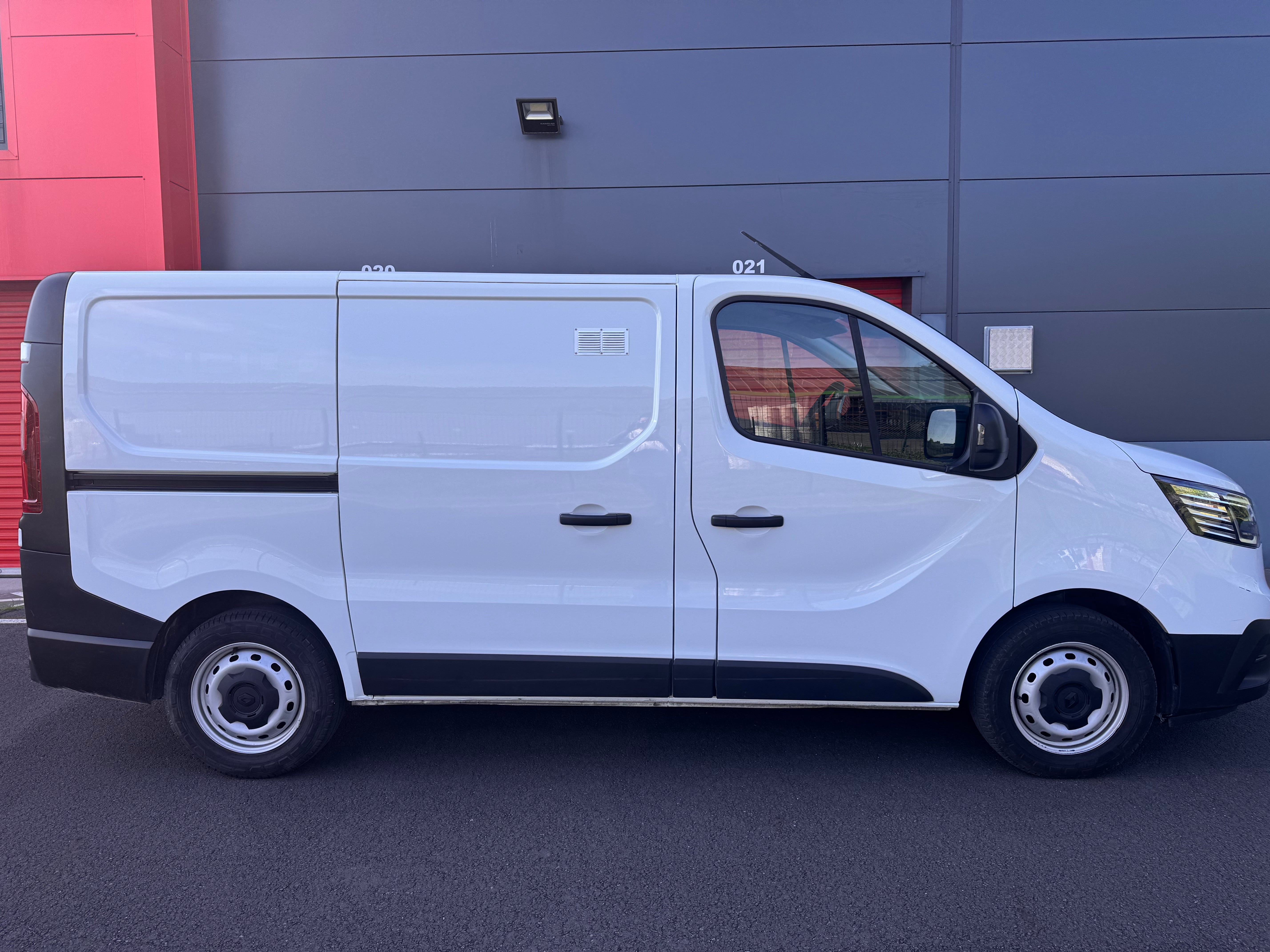 Renault Trafic 2.0 DCI mit Tempomat