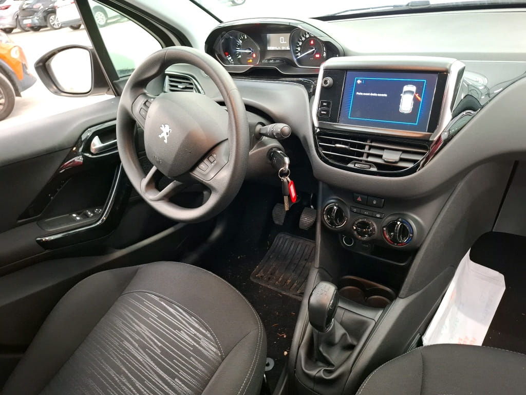 Peugeot 208 avec GPS