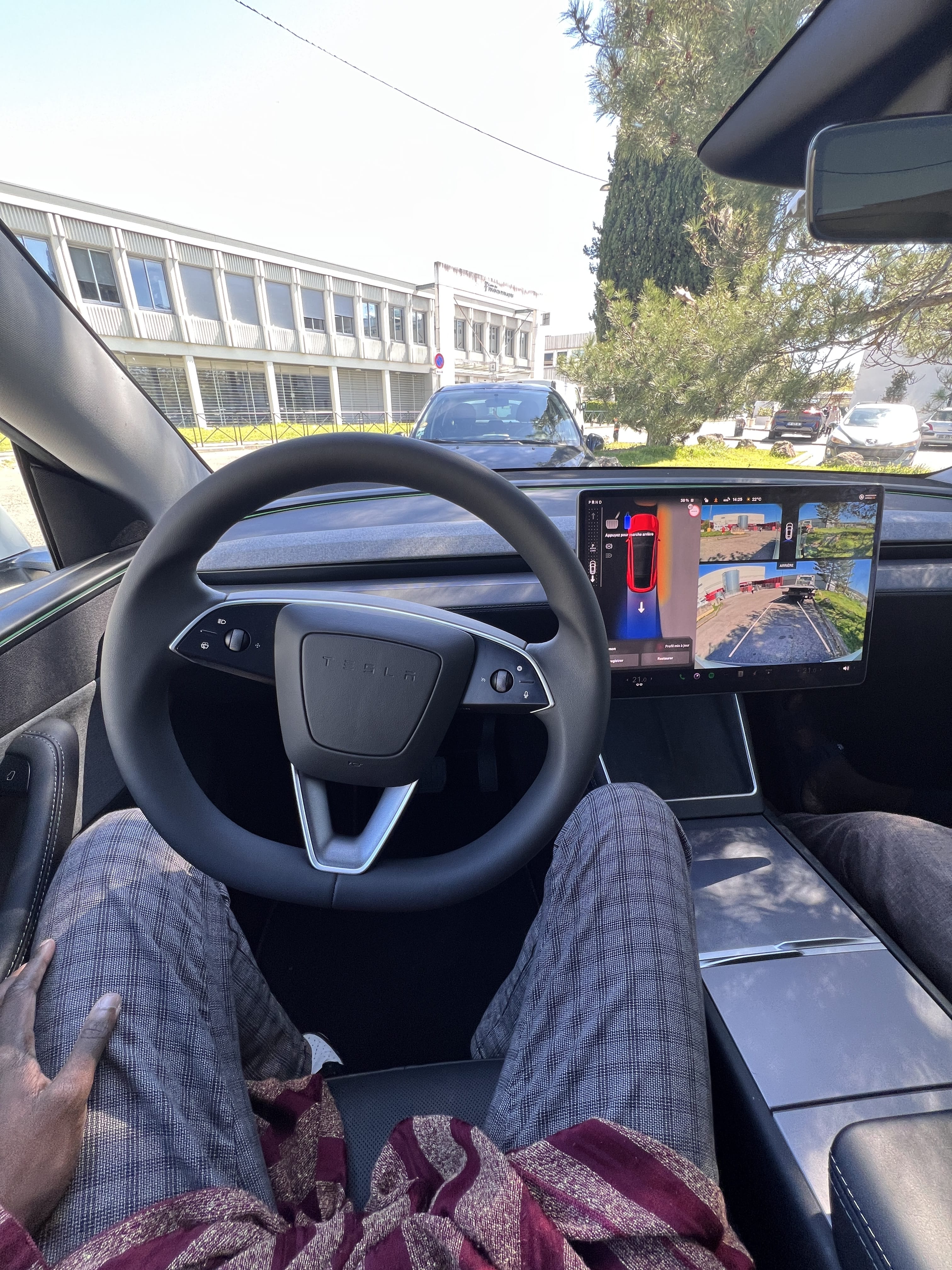 Tesla Model Y Long Range avec Audio Bluetooth