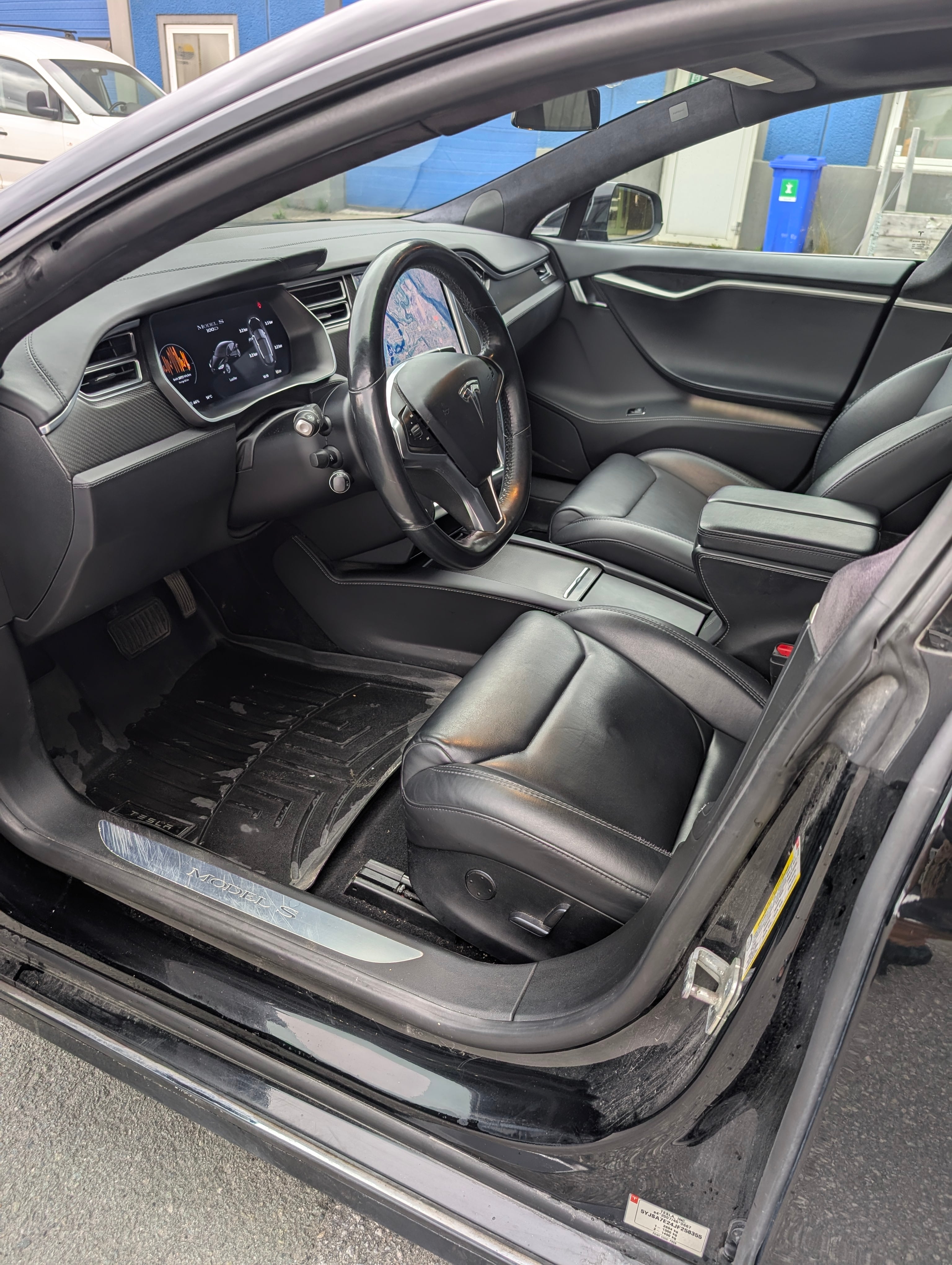 Tesla Model S P100D med Bluetooth audio