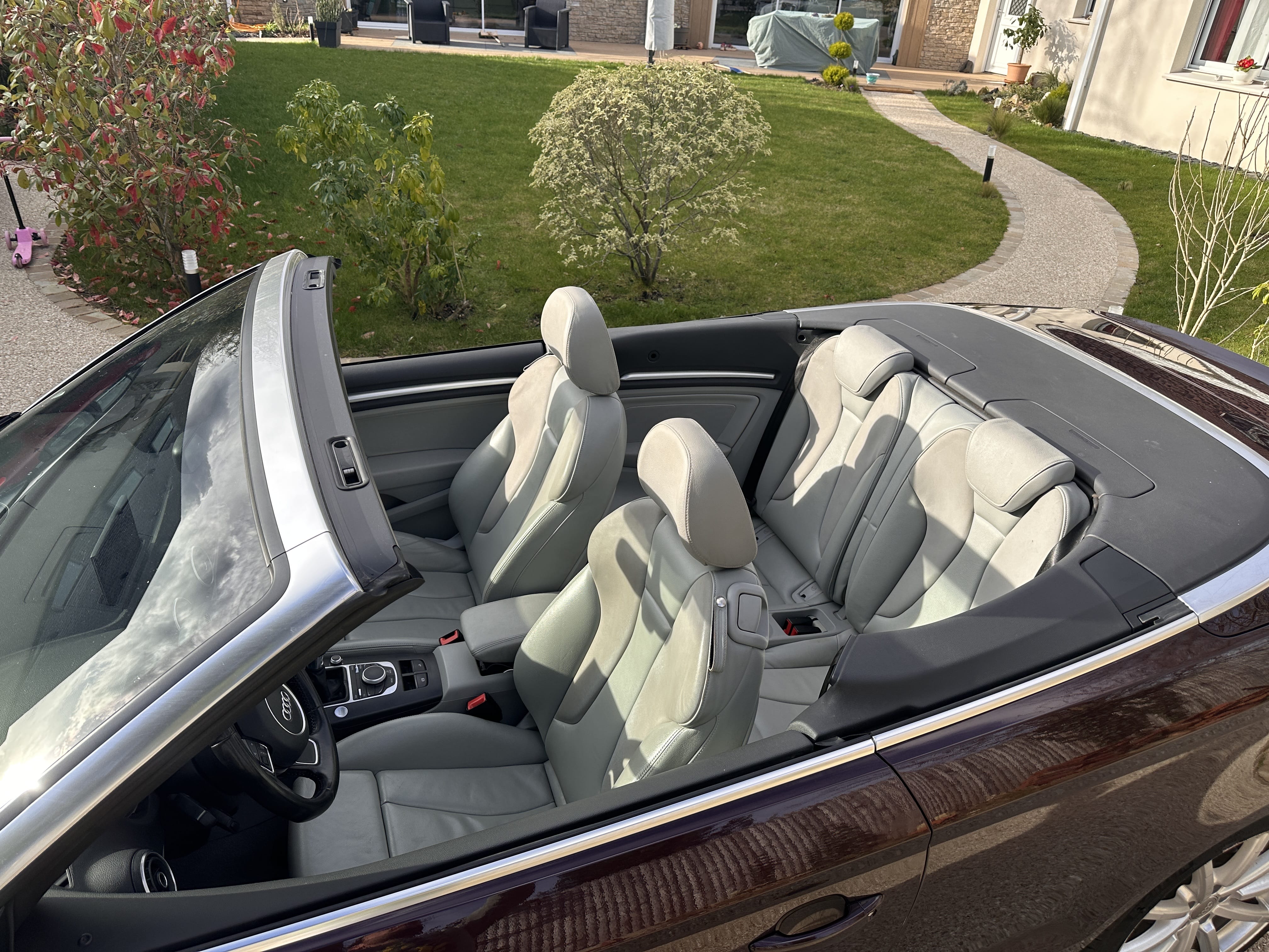 Audi A3 Cabriolet avec Coffre de toit