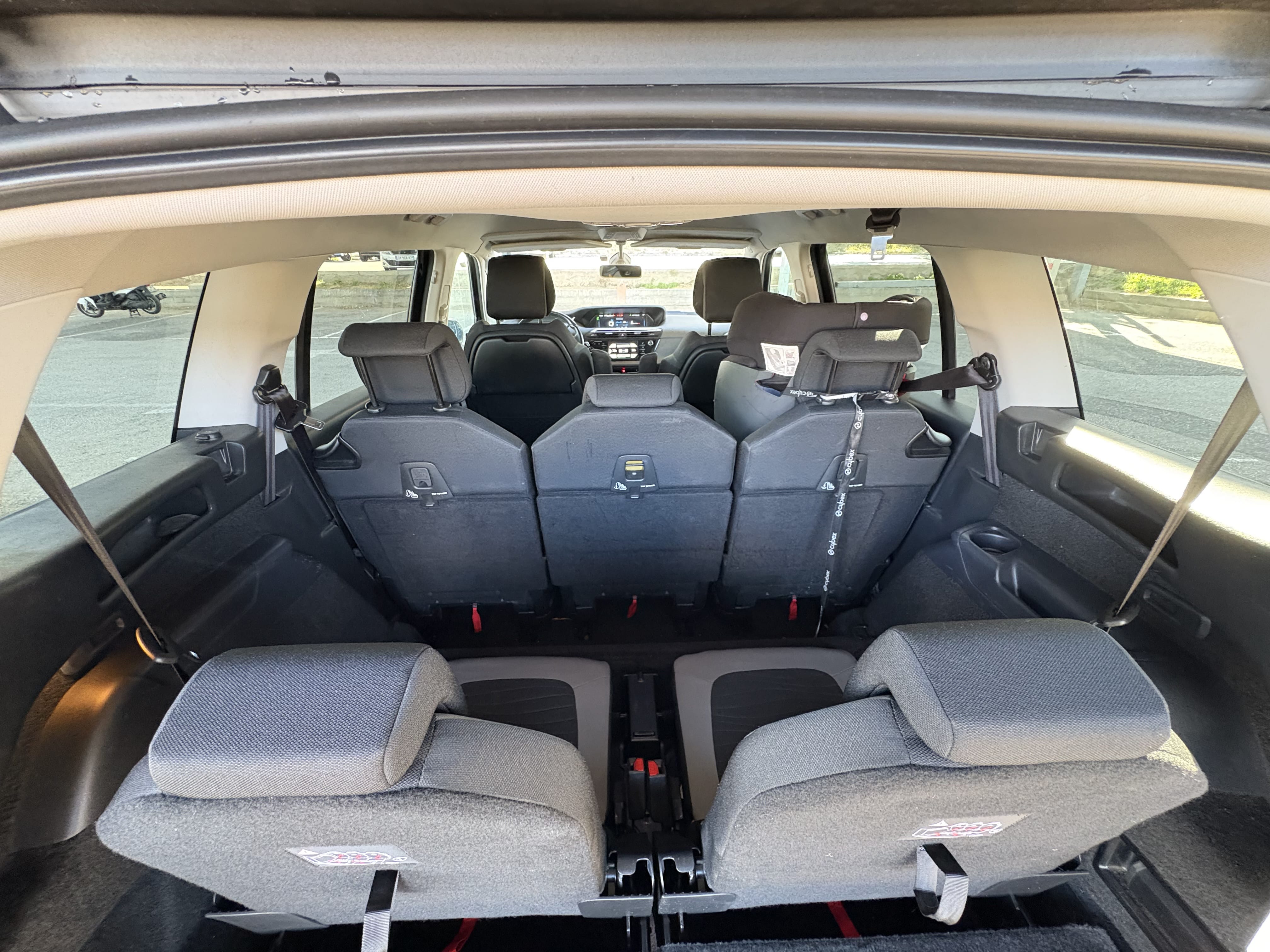 Citroen C4 Grand Picasso mit Kindersitz