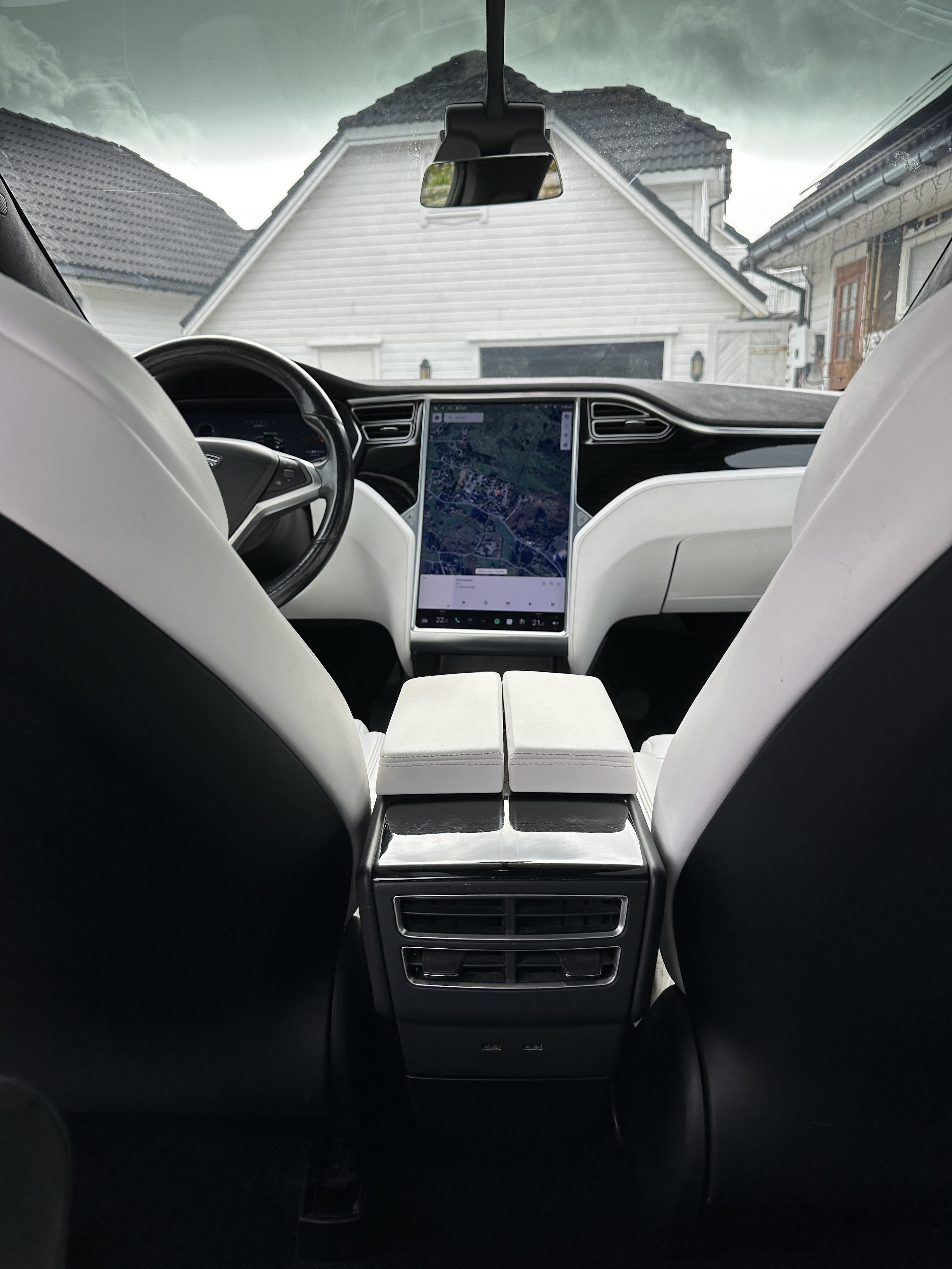 Tesla Model X 100D med GPS