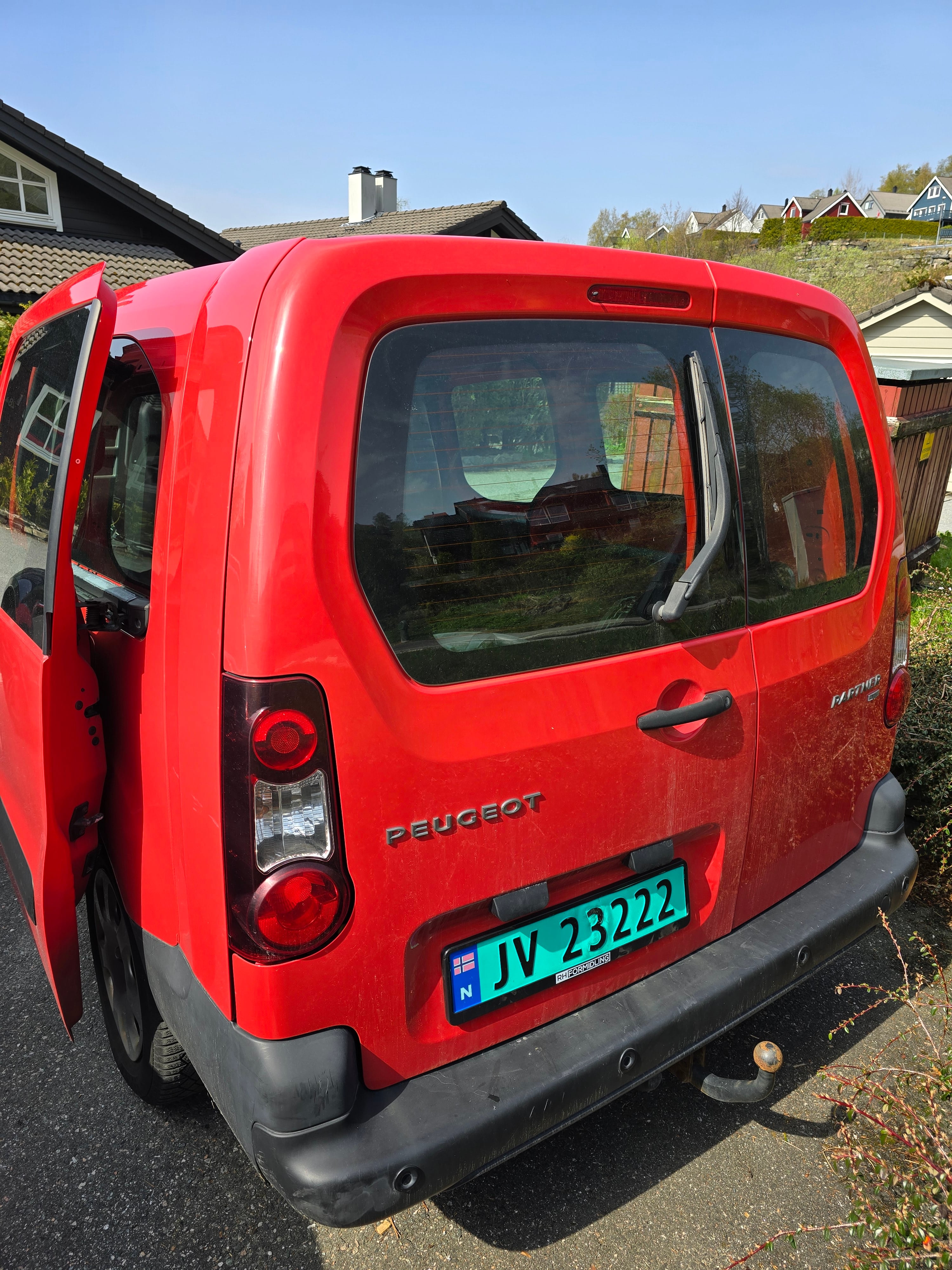 Peugeot Partner Varebil 1,6 hdi. L2, lang utgave, Automat, Hengerfeste, dobbel skyvedør, splittet bakluke with Air conditioning