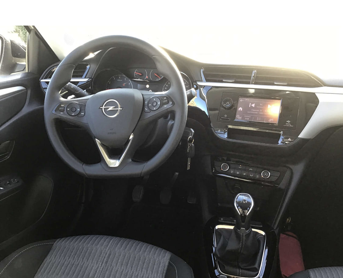 Opel Corsa 1.2i Edition, Airco (gare du Midi) met Audio- / iPod-ingang