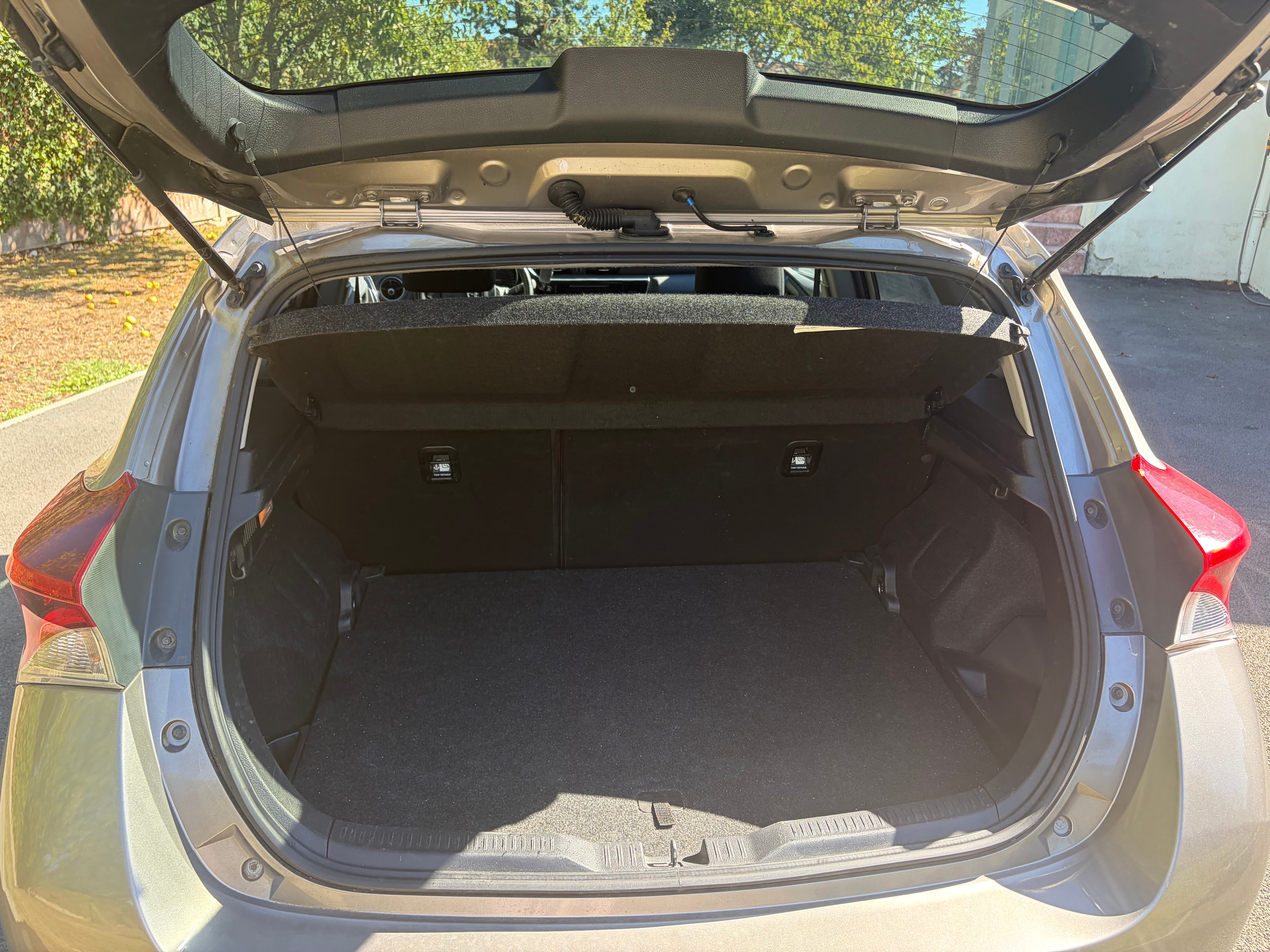 Toyota Auris Hybride avec GPS