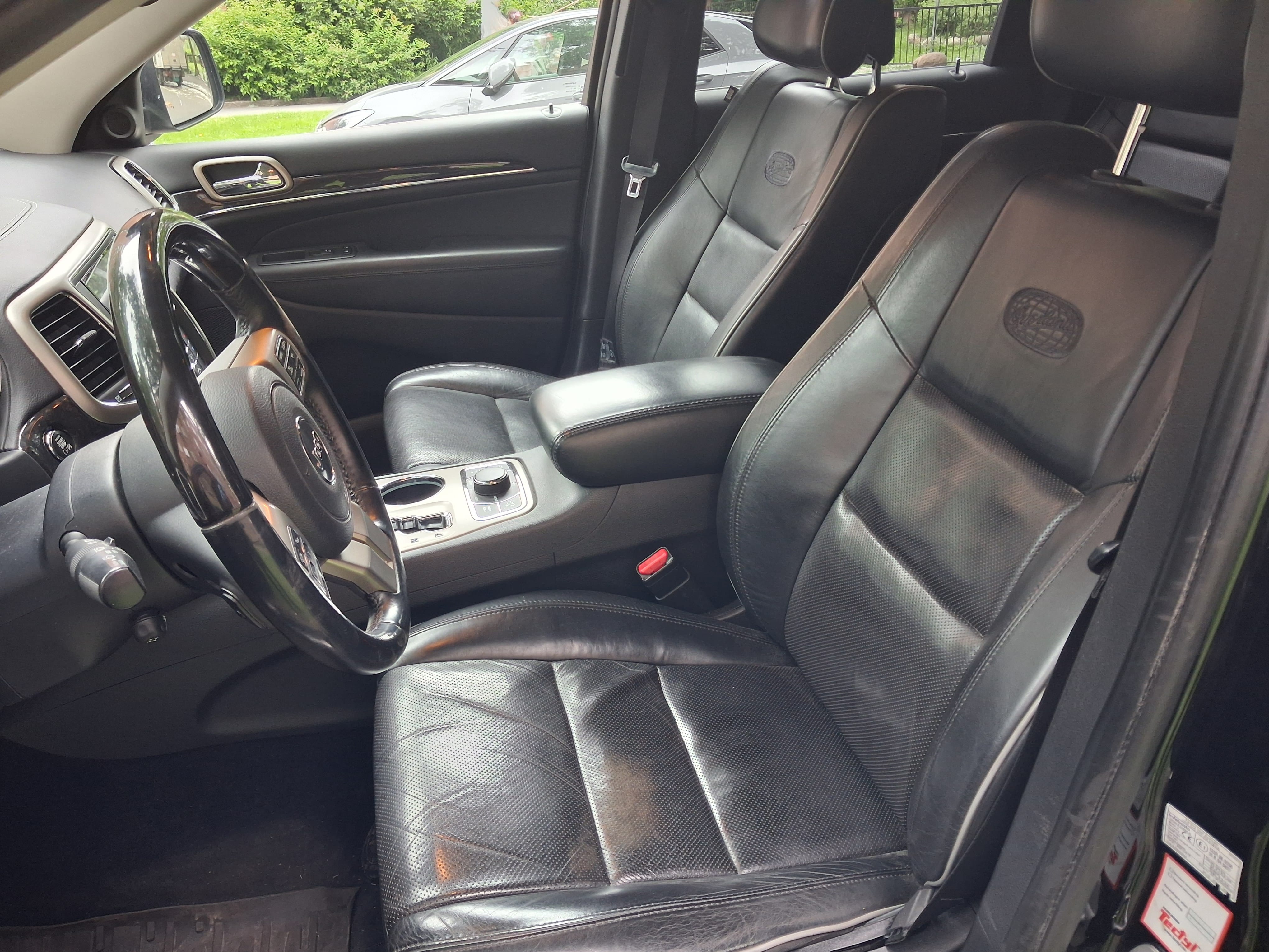 Jeep Grand Cherokee with Cruise control