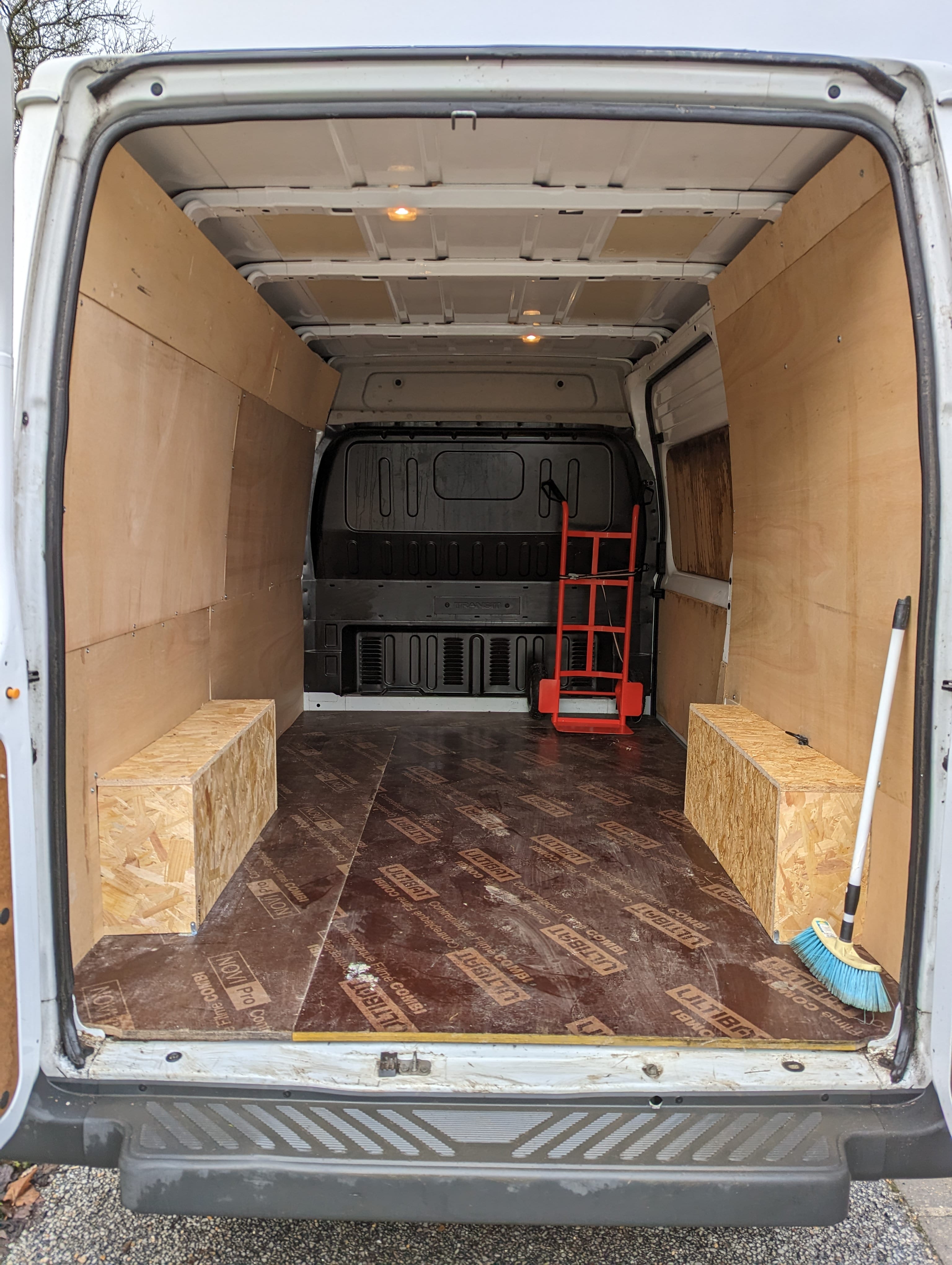 Ford Transit Fourgon avec Entrée audio / iPod