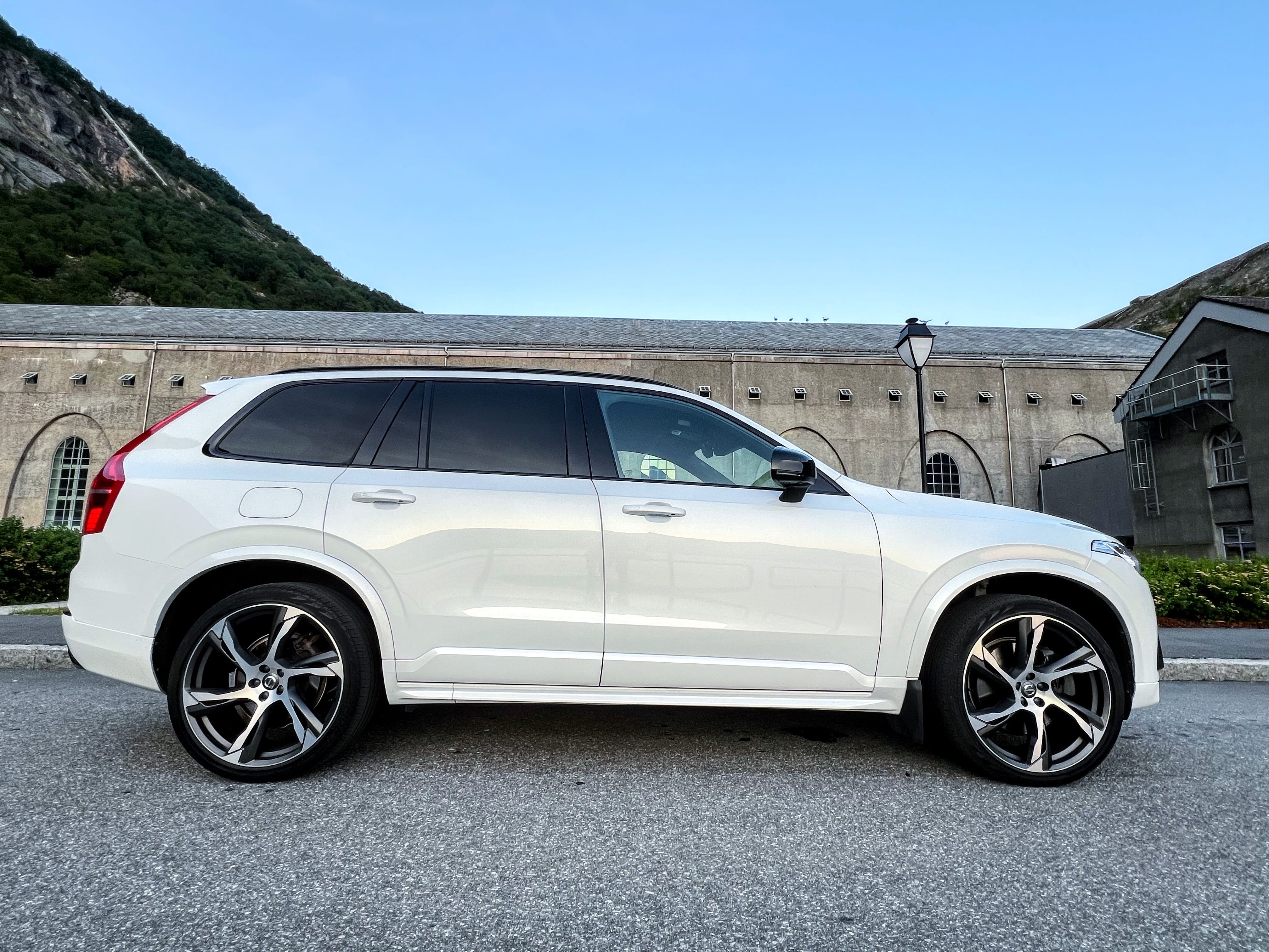 Volvo XC90 T8 R-design with Air conditioning