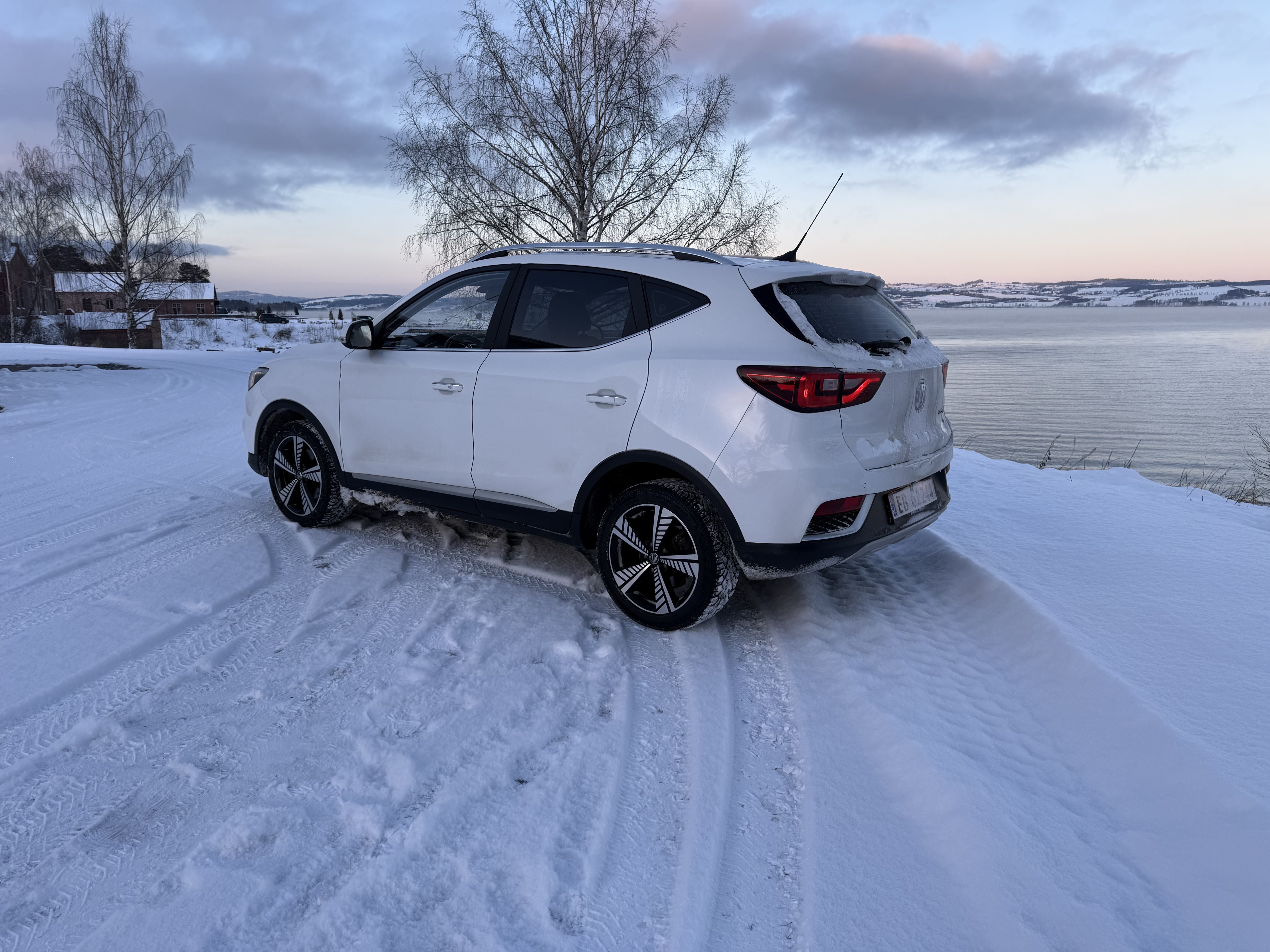 MG ZS EV med Ryggekamera